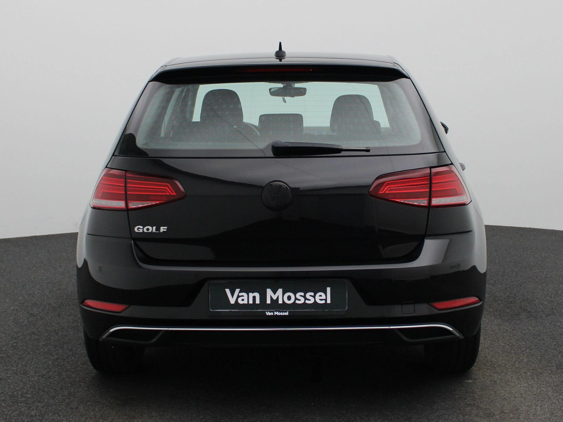 Volkswagen-Golf-image-5