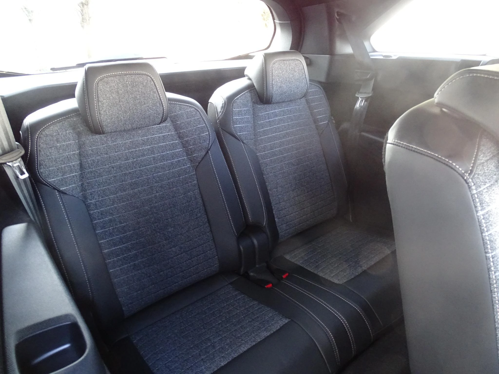 Peugeot-e-5008-image-10
