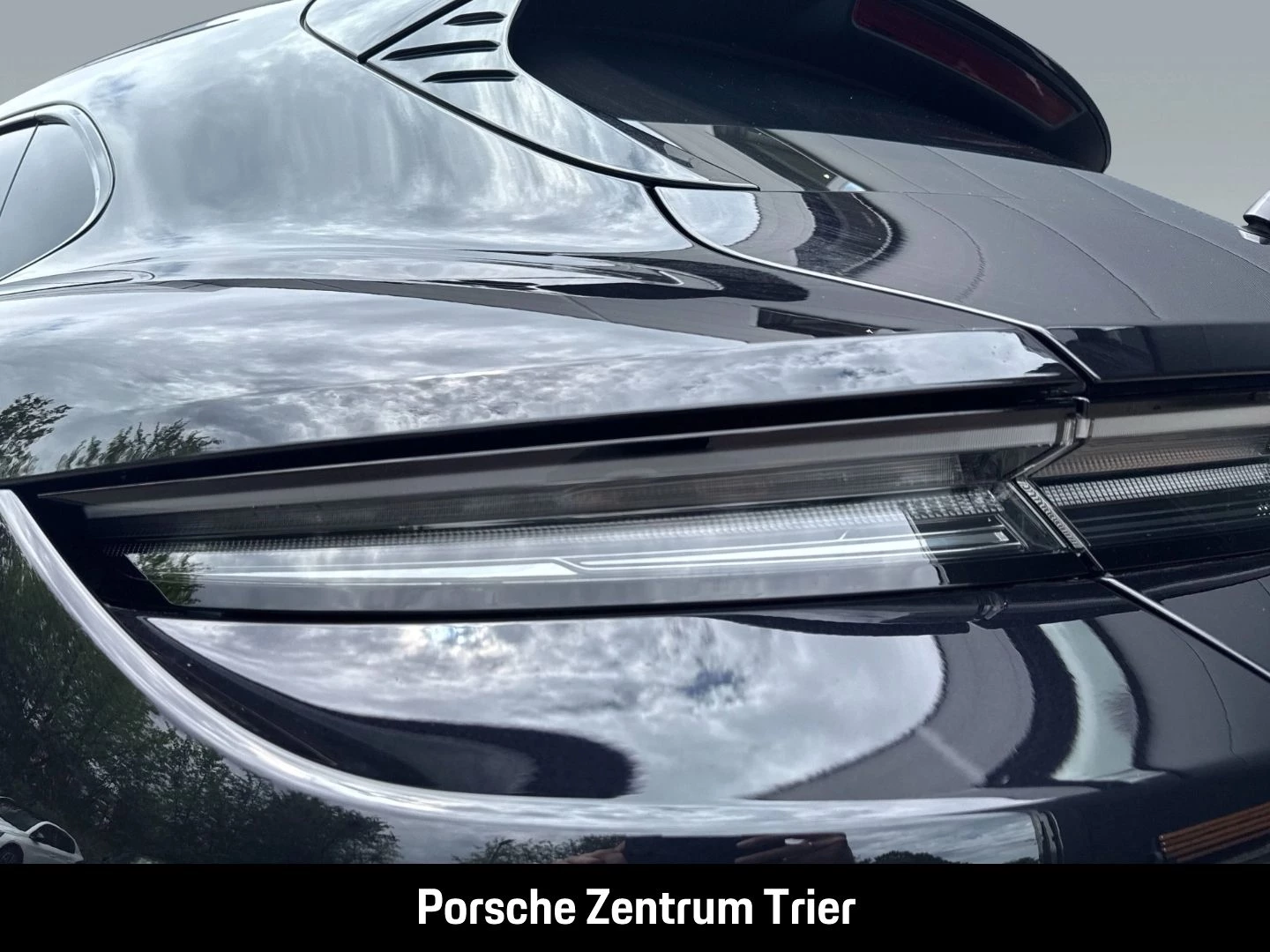 Porsche Taycan Sport Turismo Black Edition HA-Lenkung black edition