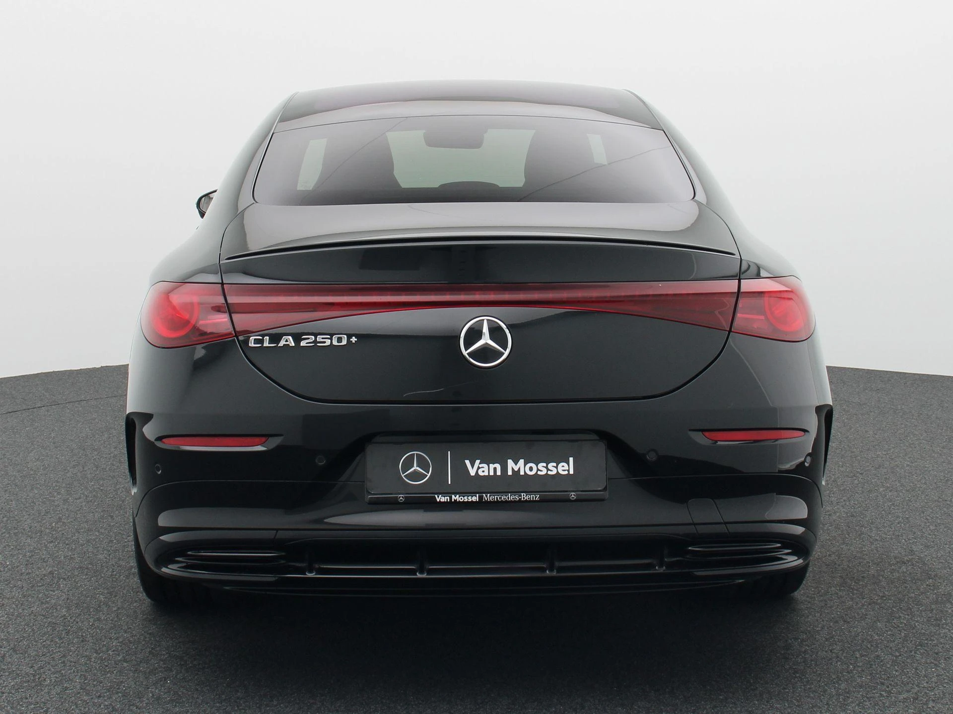 Mercedes-Benz-CLA-image-4