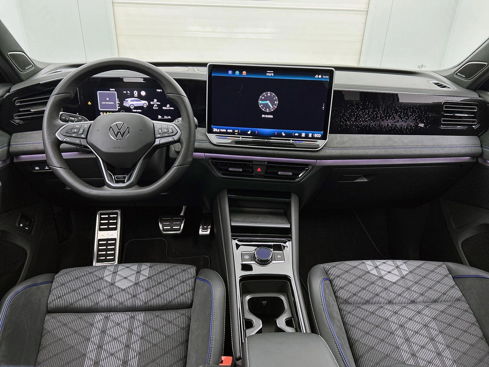 Volkswagen-Tiguan-image-17