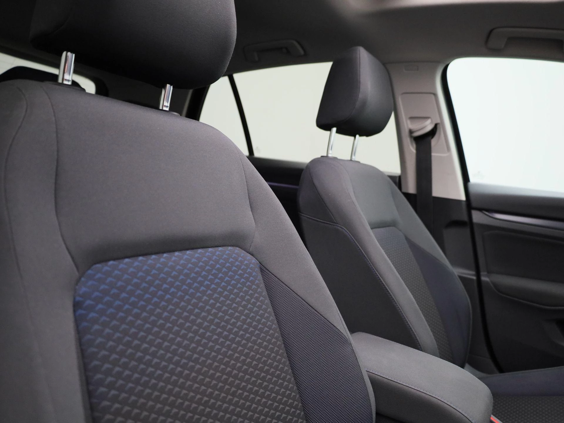 Volkswagen Golf 1.5 eTSI R-Line