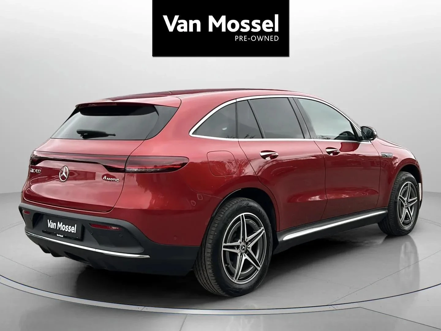 Mercedes-Benz-EQC-image-4