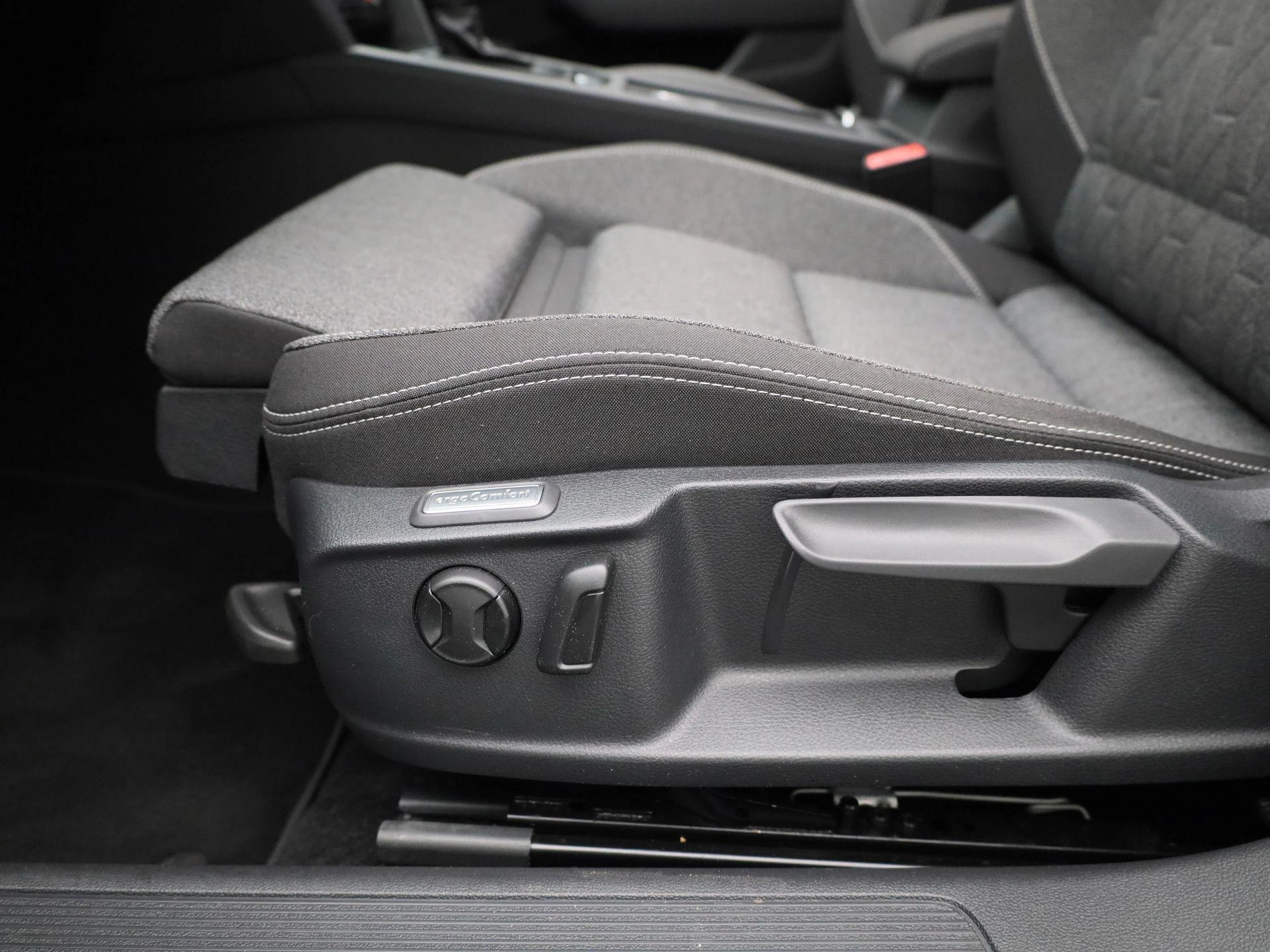 Volkswagen-Passat-image-27