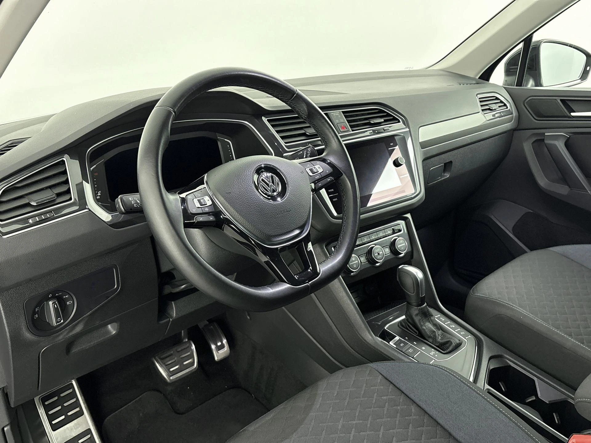Volkswagen-Tiguan-image-15