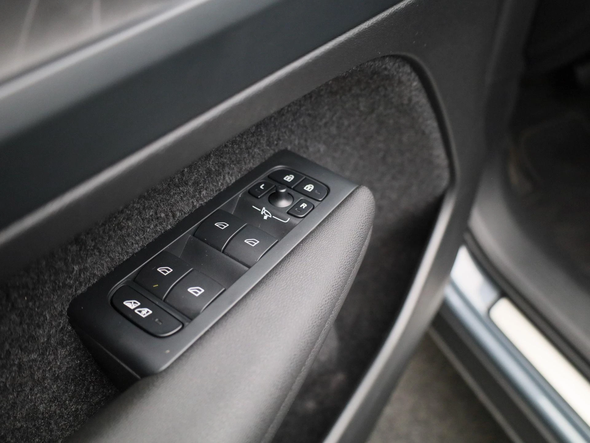 Volvo-C40-image-31
