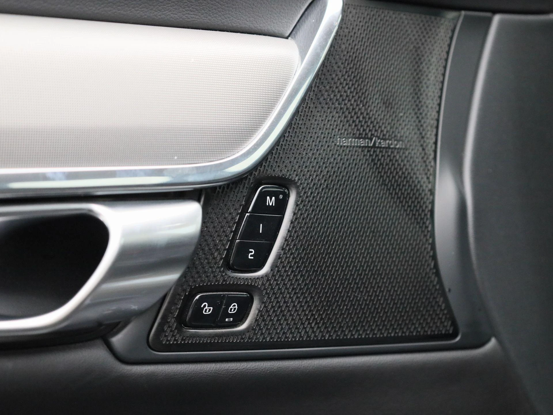 Volvo-V90-image-32