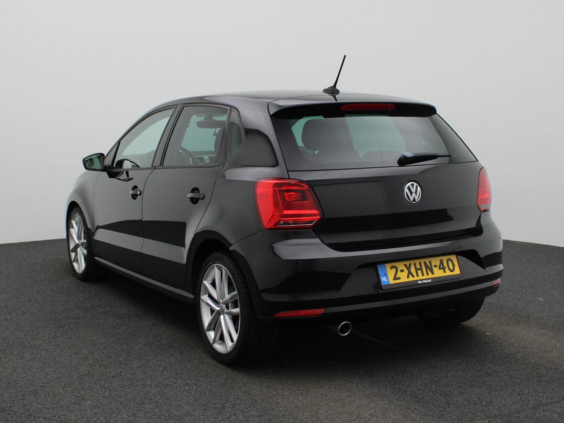 Volkswagen-Polo-image-1