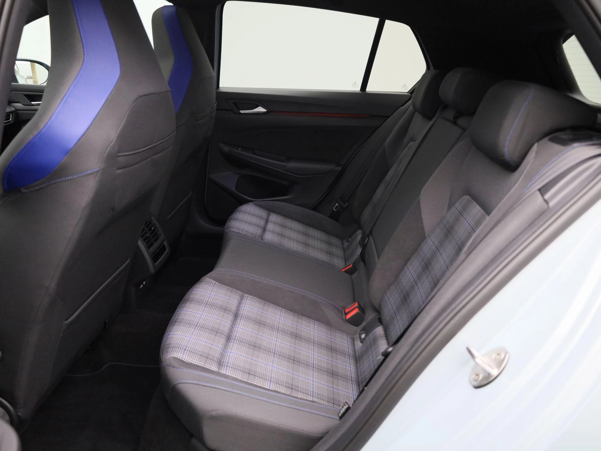 Volkswagen-Golf-image-12