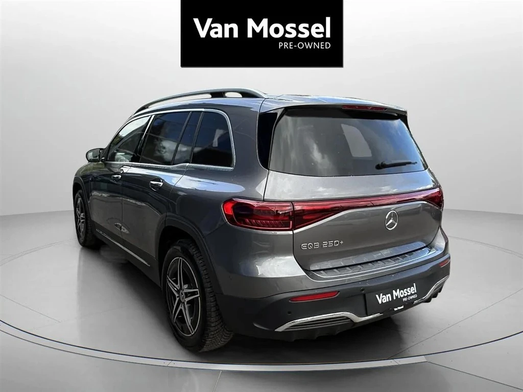 Mercedes-Benz-EQB-image-6