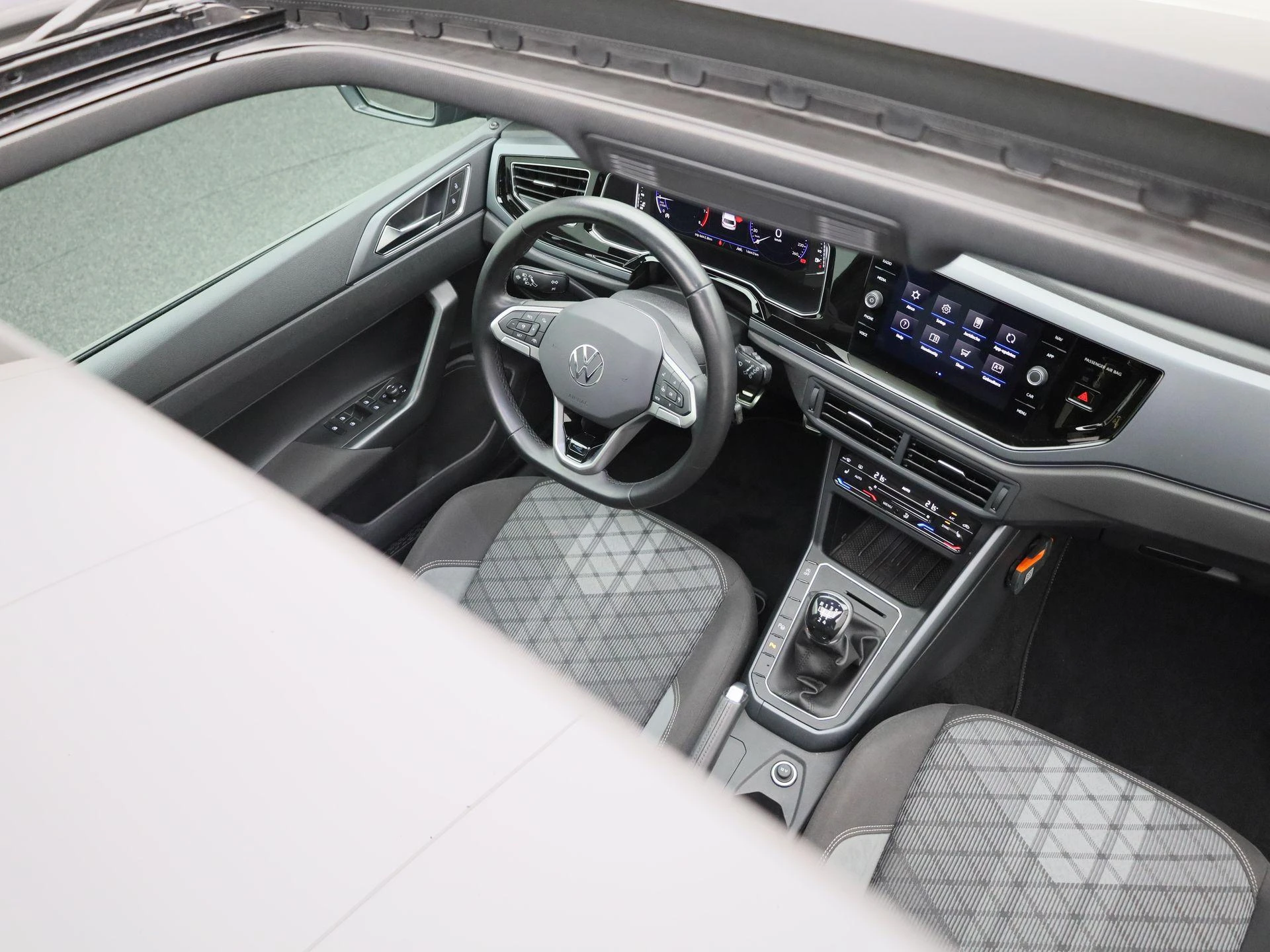 Volkswagen-Polo-image-32