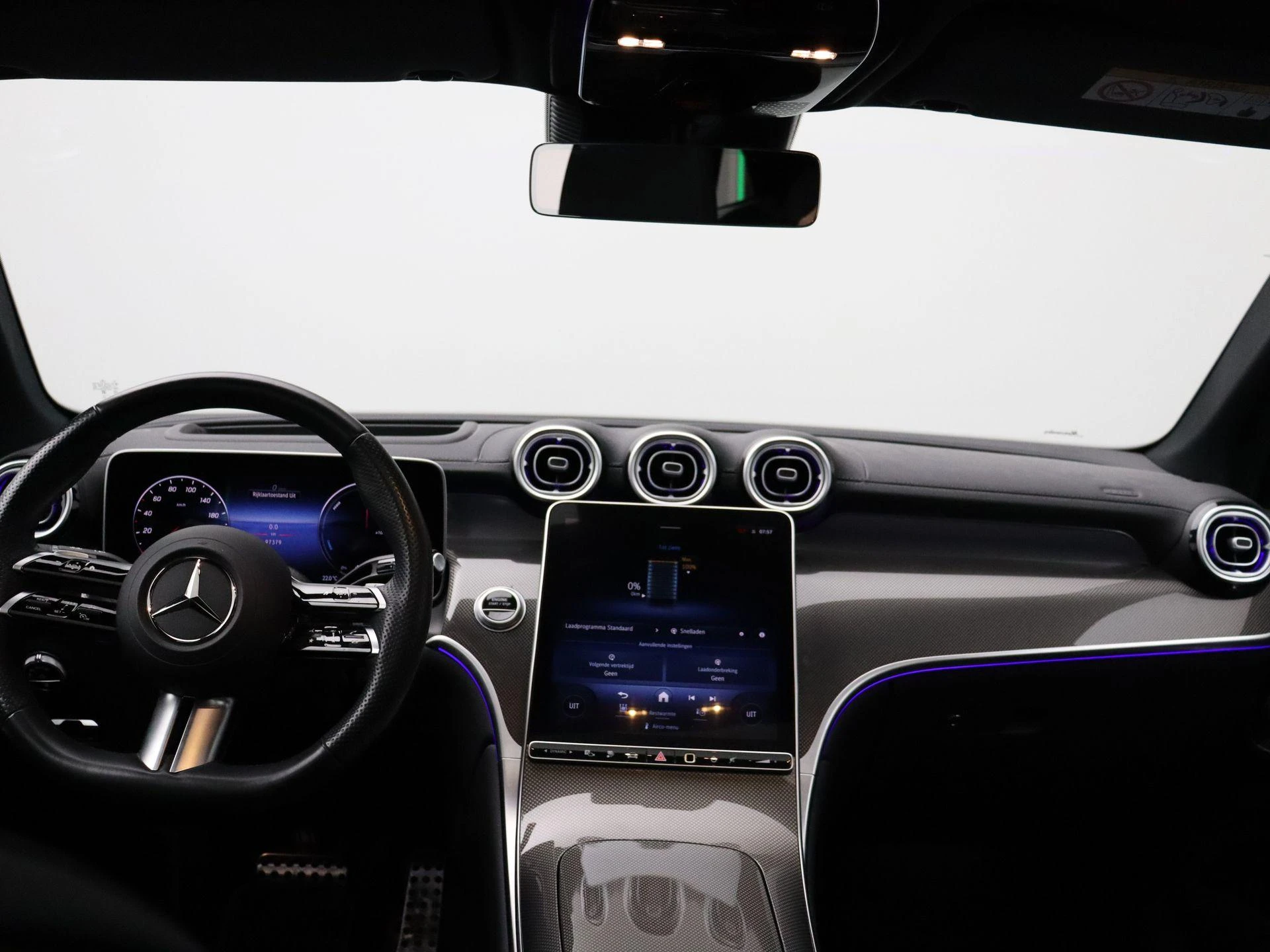 Mercedes-Benz-GLC-image-32