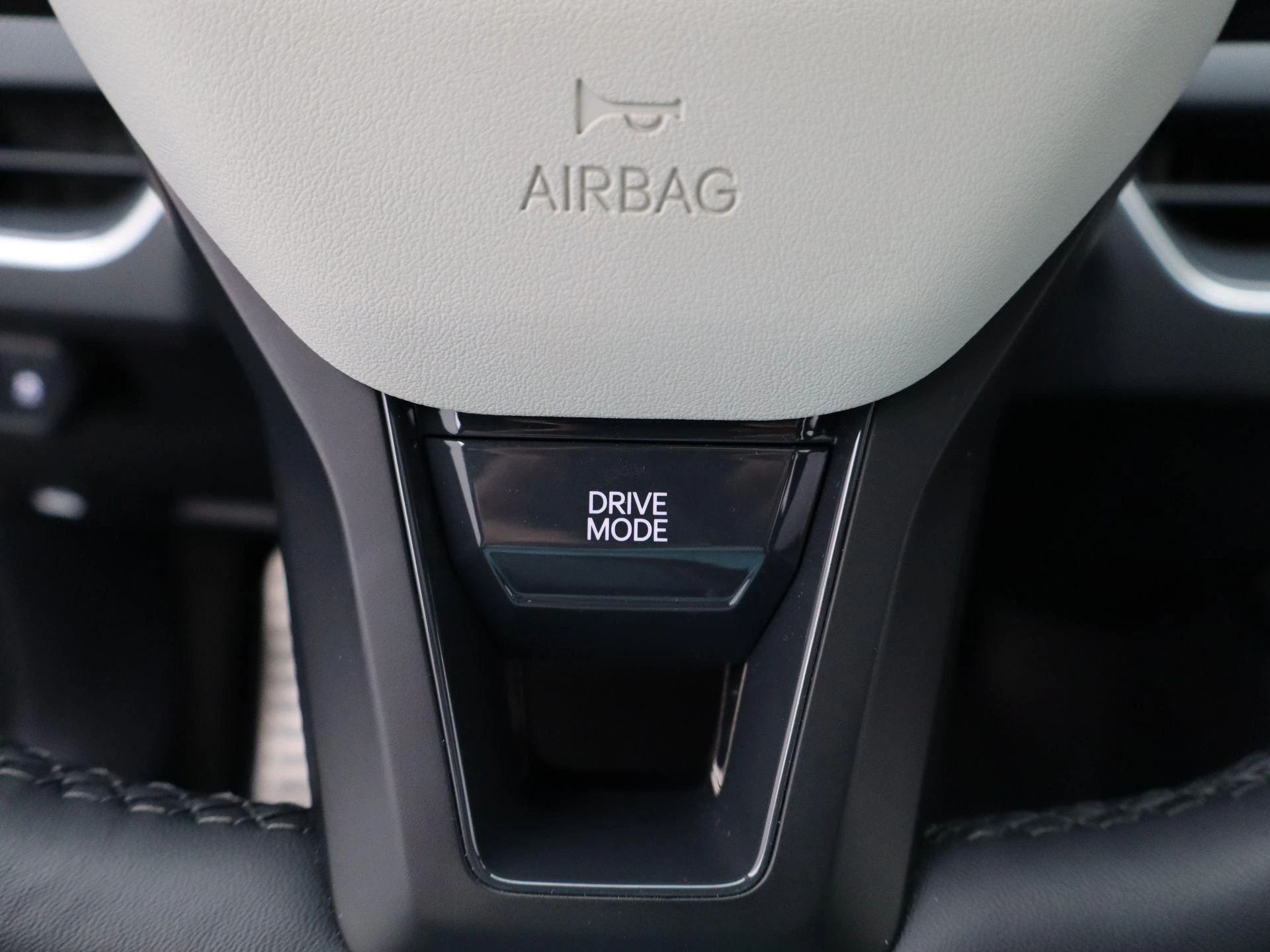 Kia K4 1.0 T-GDi MHEV GT-Line Launch Edition (pano)