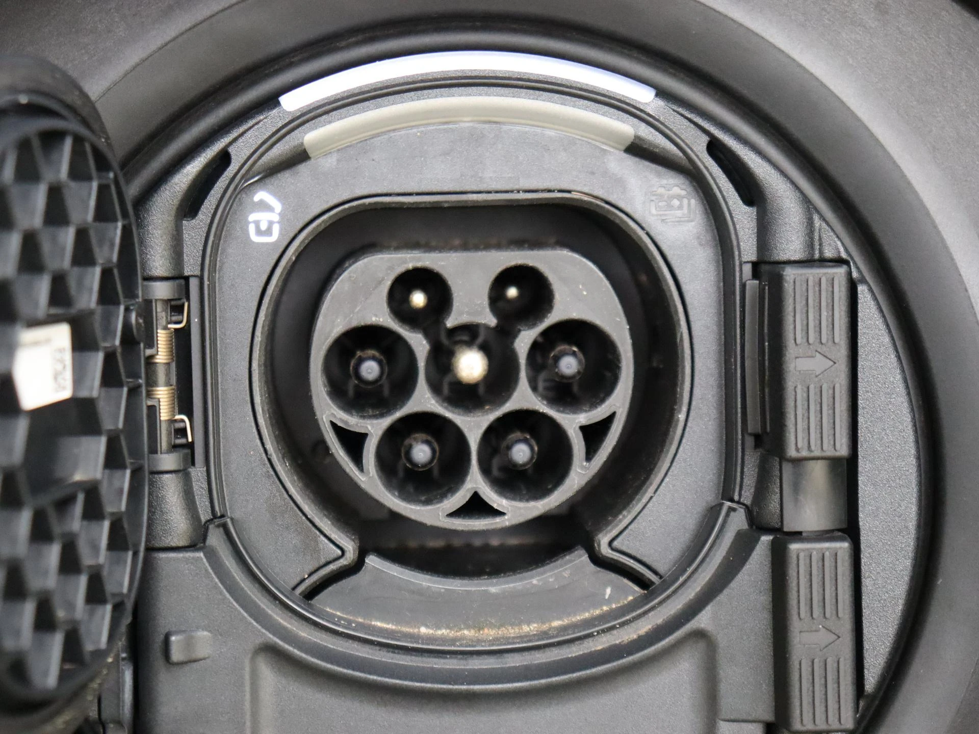 Mercedes-Benz-GLE-image-31