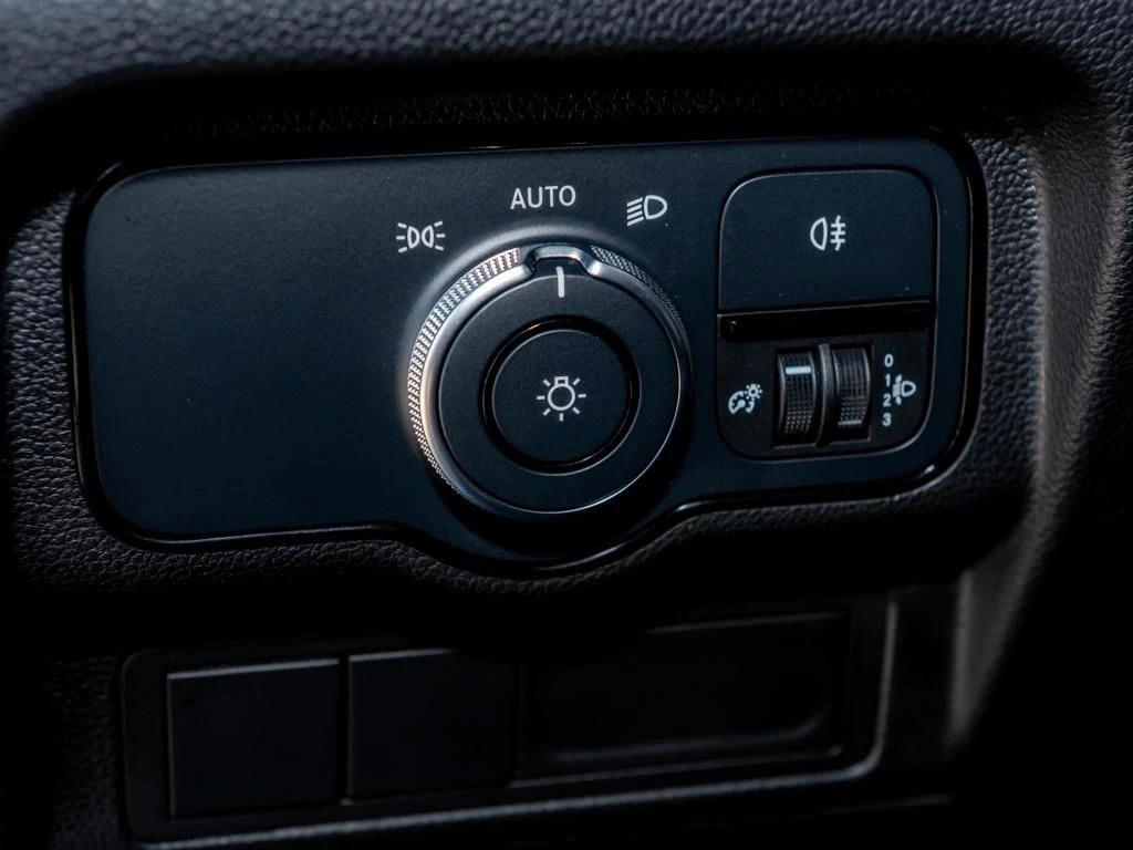 Mercedes-Benz-Citan 112-image-13