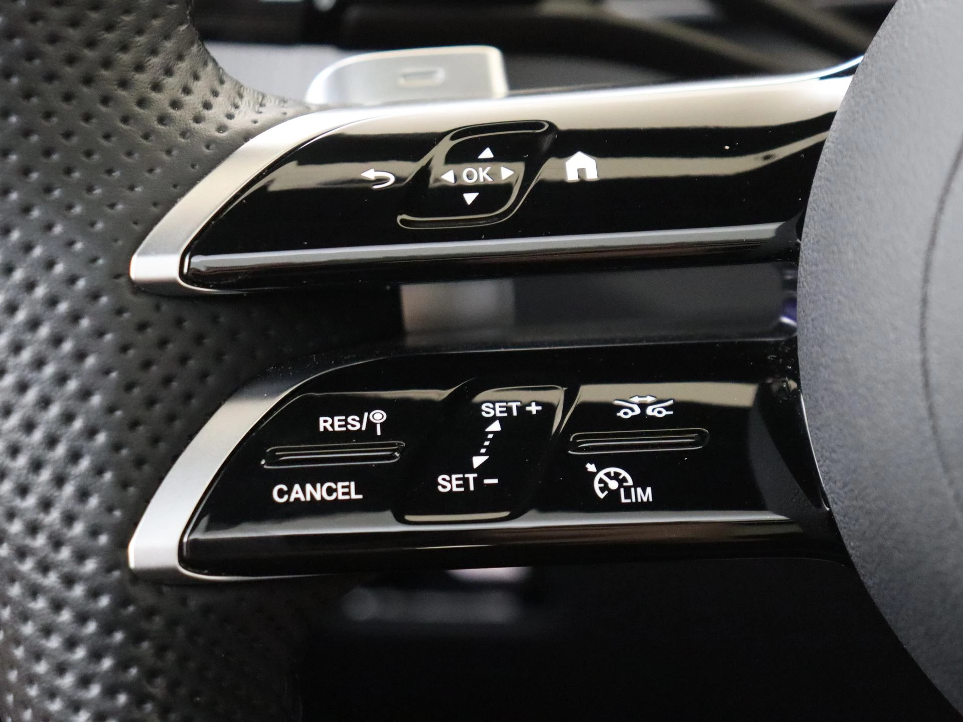 Mercedes-Benz-GLC-image-12