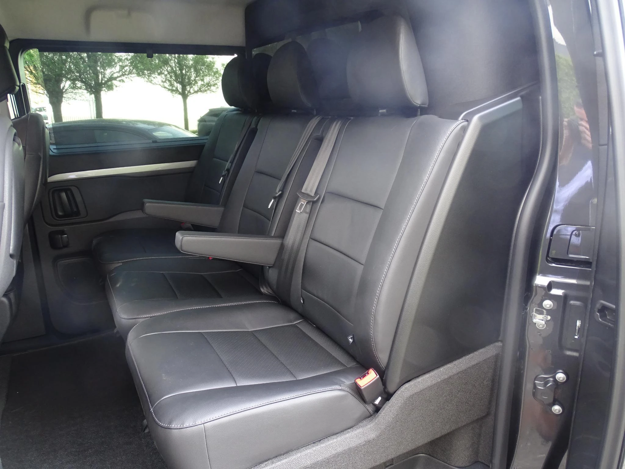 Opel-Vivaro-image-13