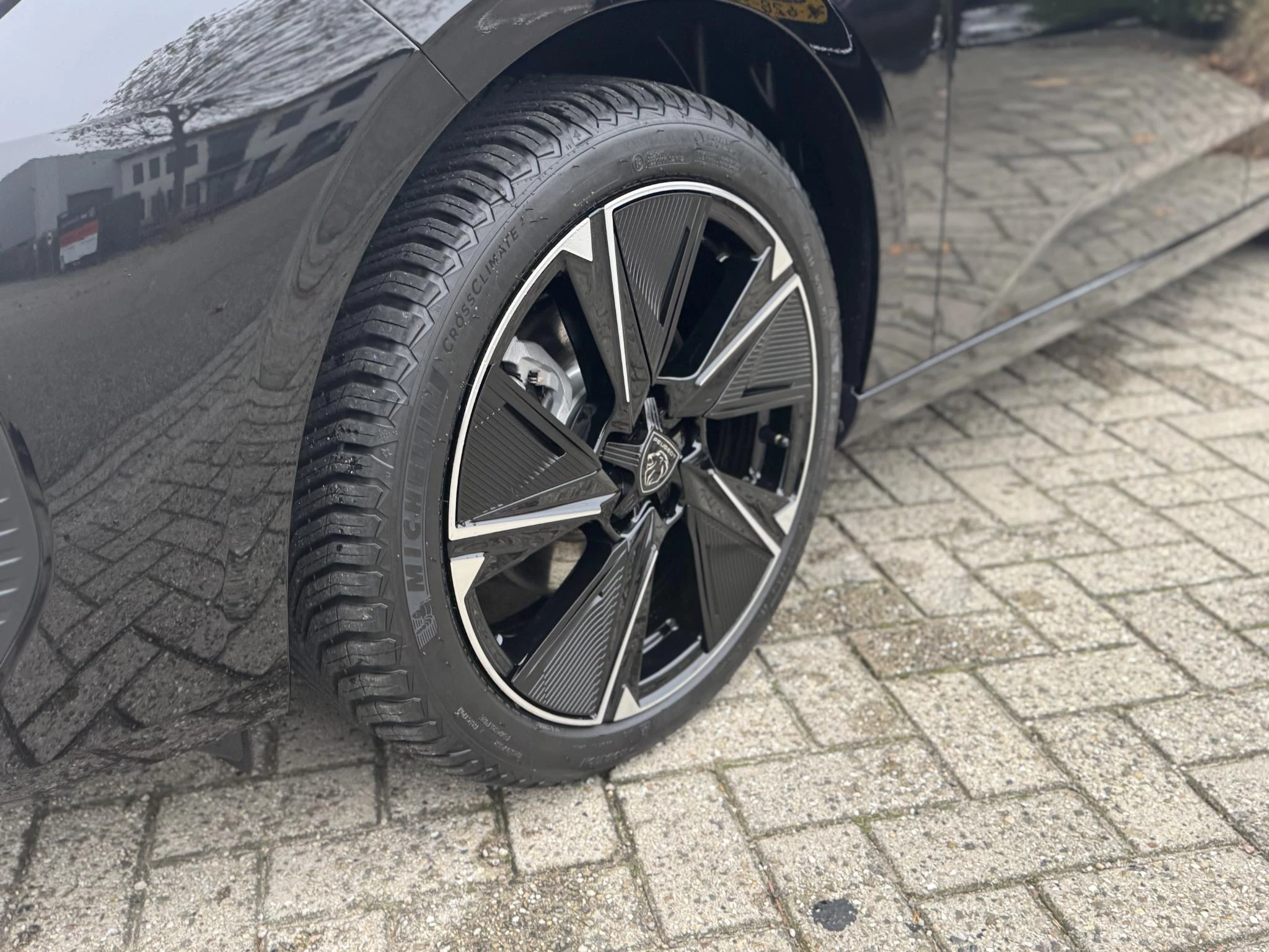 Peugeot e-308
