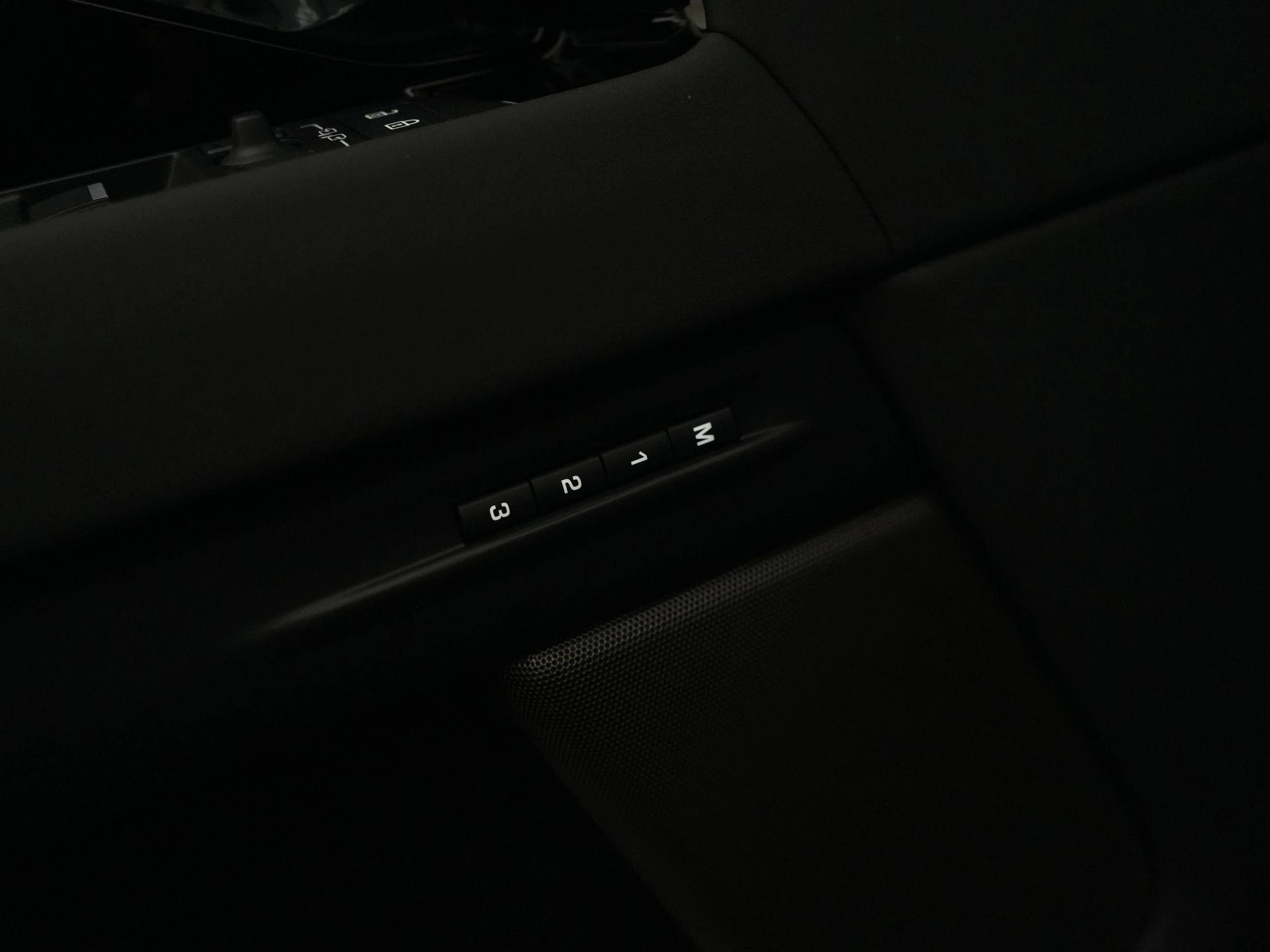 Land Rover-Range Rover Evoque-image-37