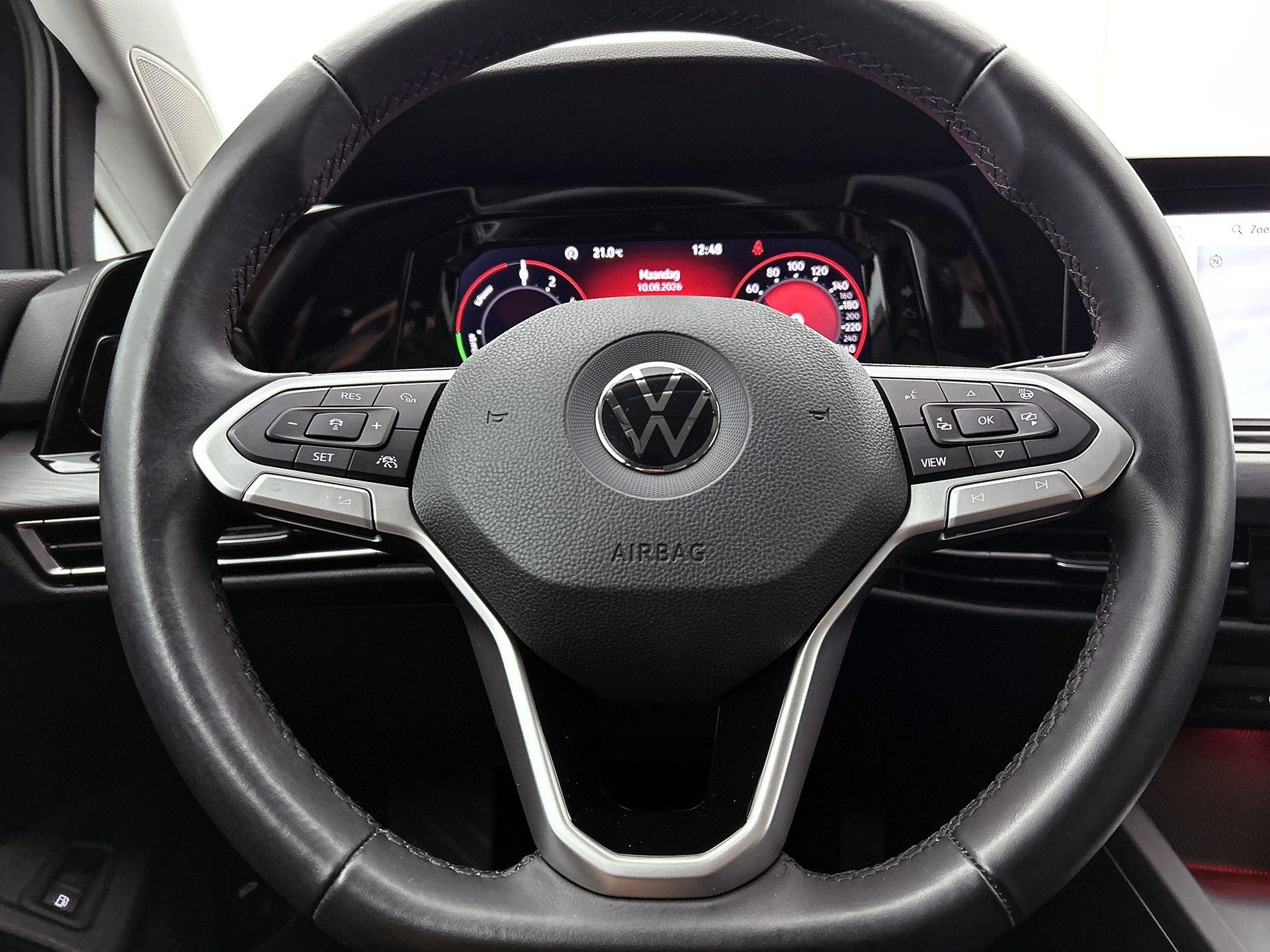 Volkswagen-Golf-image-29