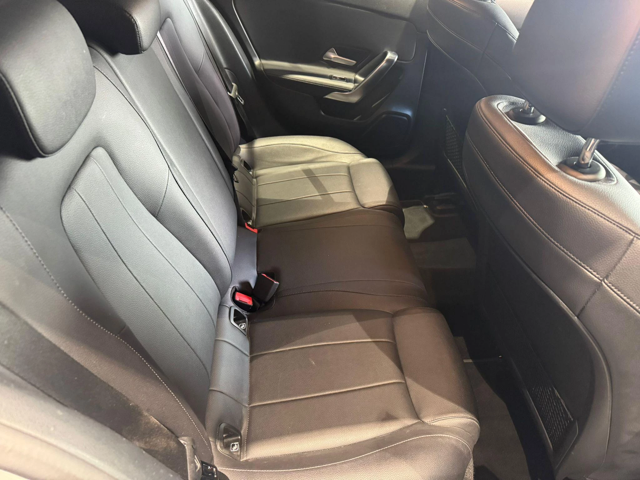 Mercedes-Benz Classe A 180 d Business Solution + TREKHAAK + MULTIBEAM + LEDER +
