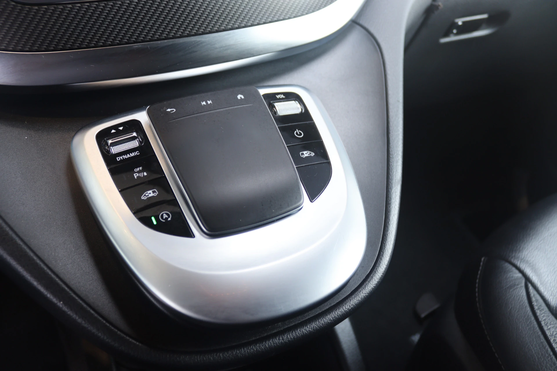 Mercedes-Benz-V-Klasse-image-11