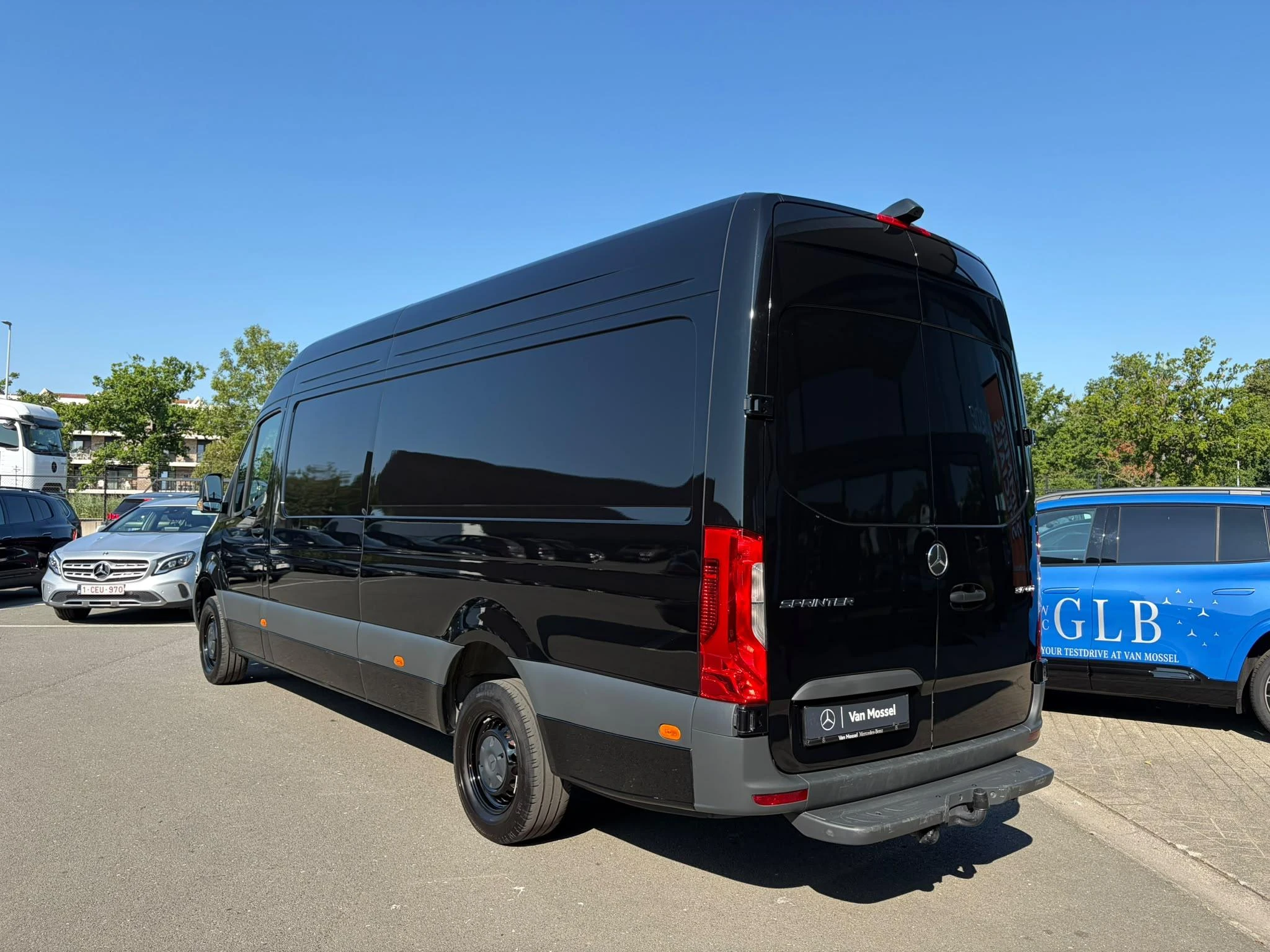 Mercedes-Benz-Sprinter-image-5