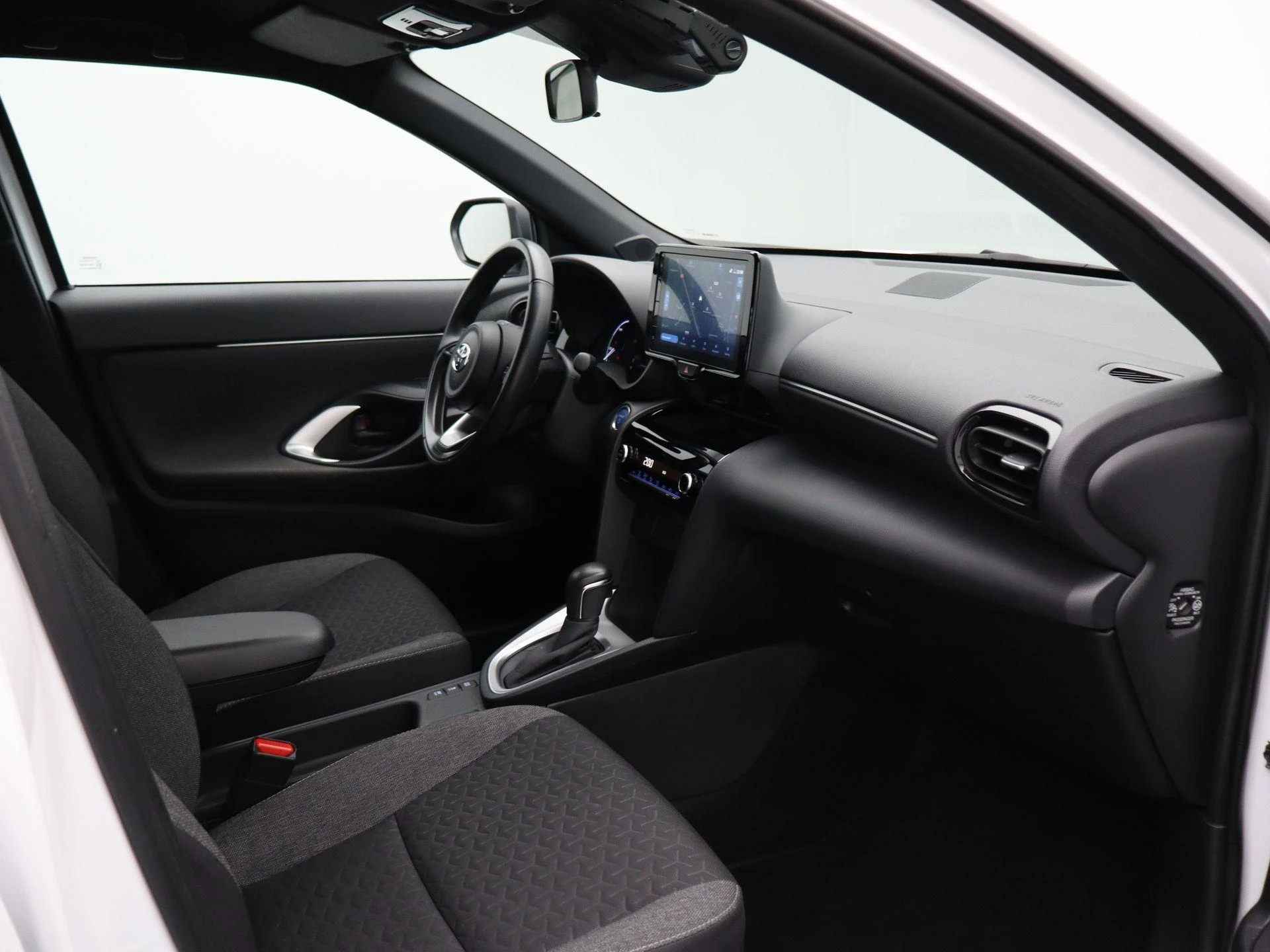 Toyota-Yaris Cross-image-28