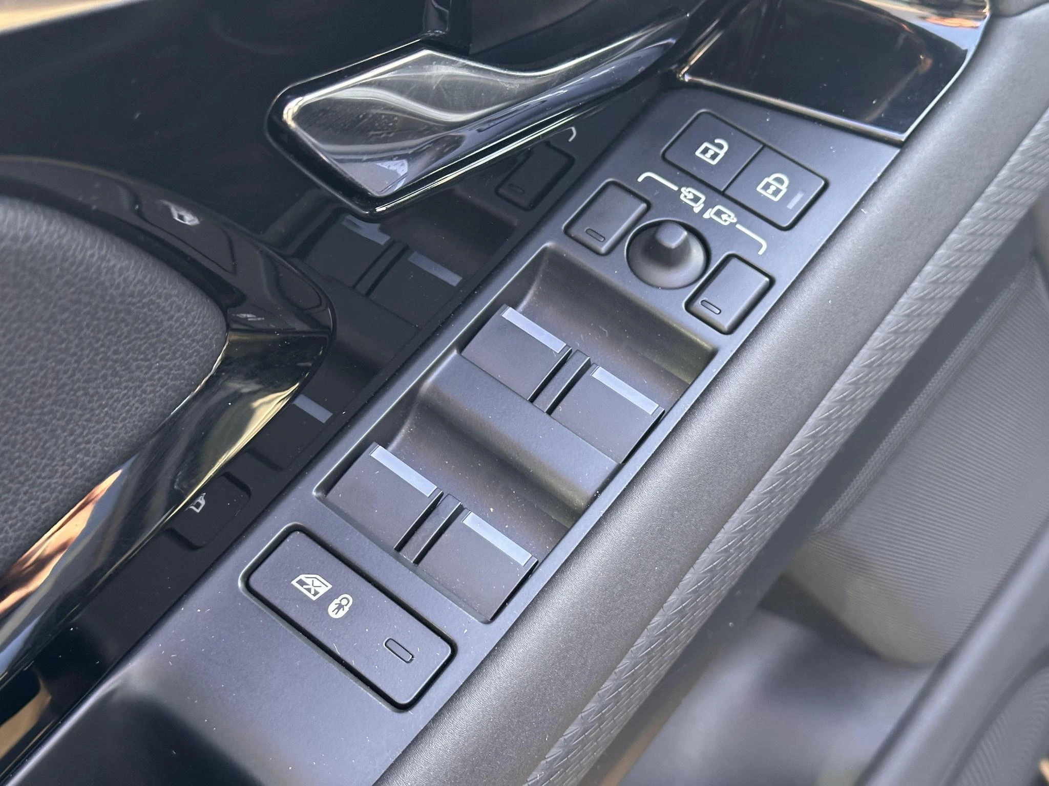 Land Rover-Range Rover Evoque-image-21