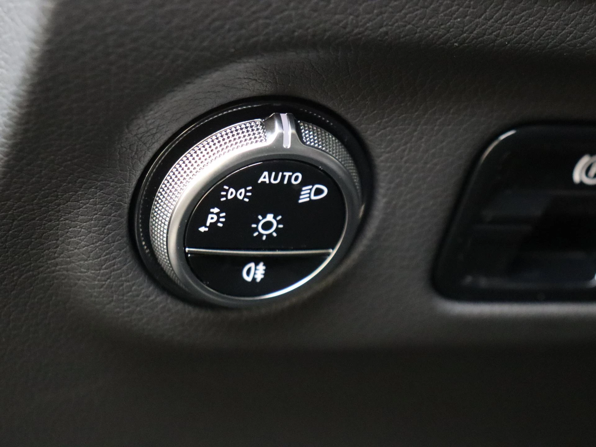 Mercedes-Benz-EQE-image-26