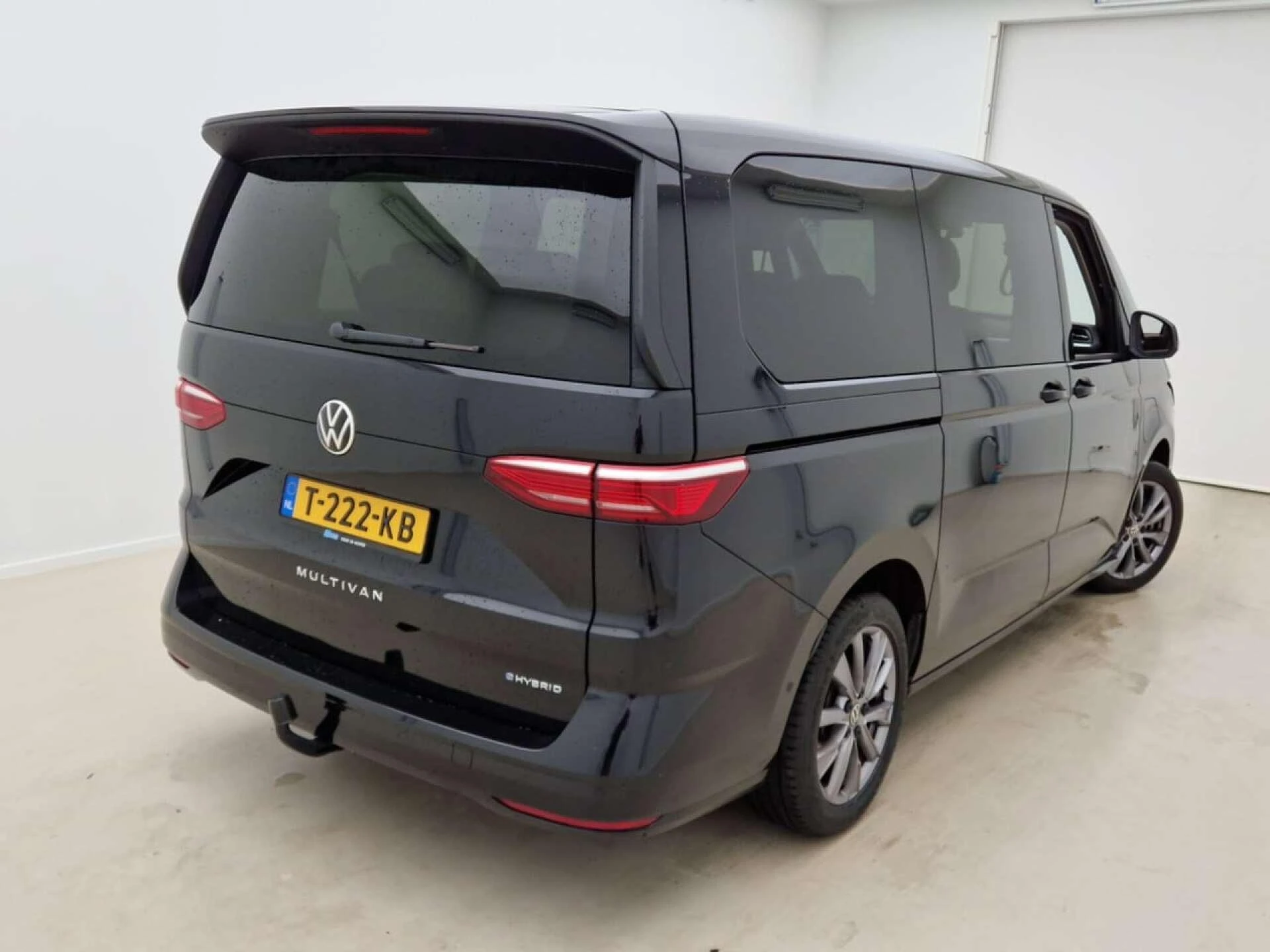 Volkswagen-Multivan-image-1