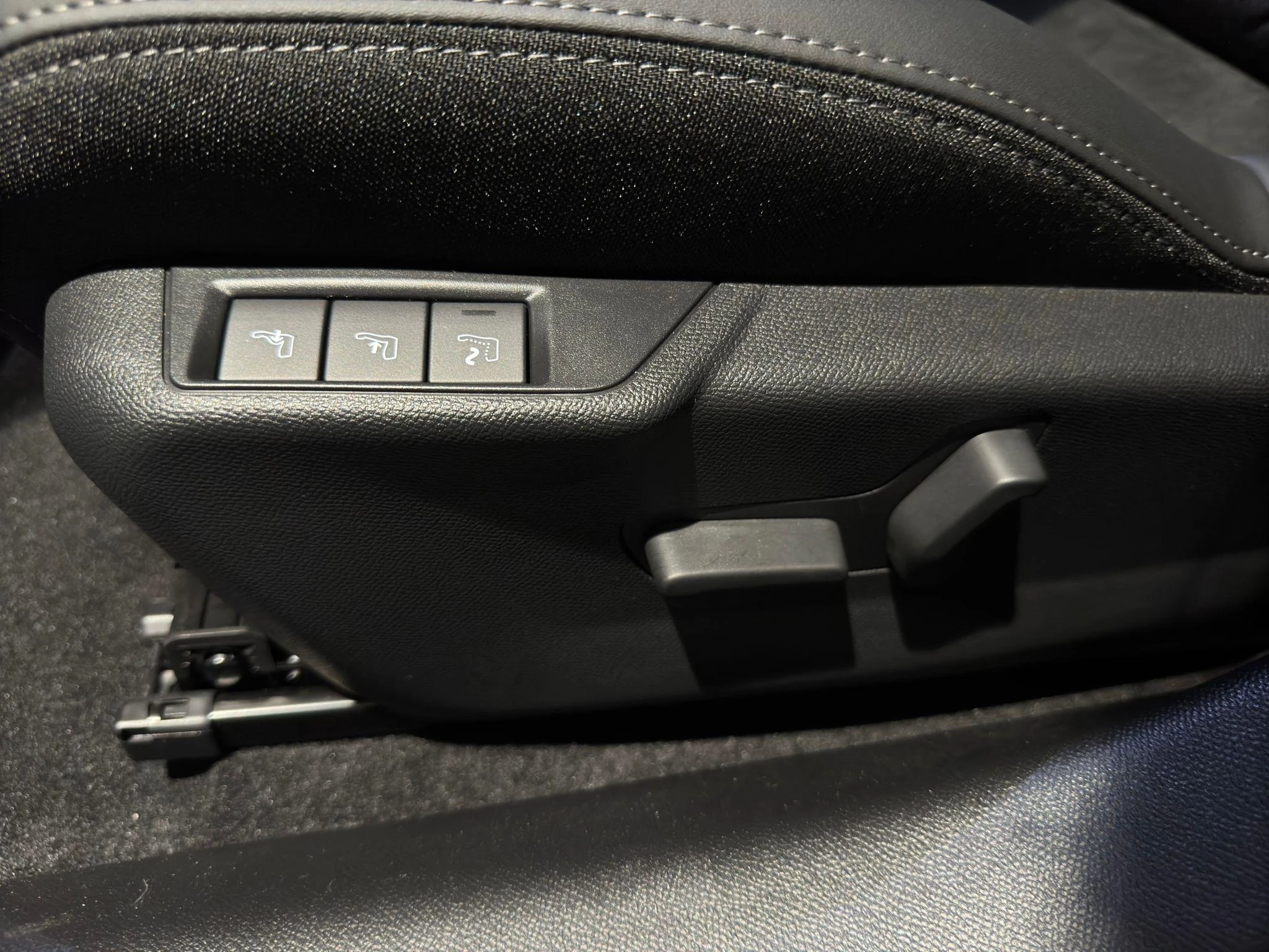 Peugeot-e-208-image-29