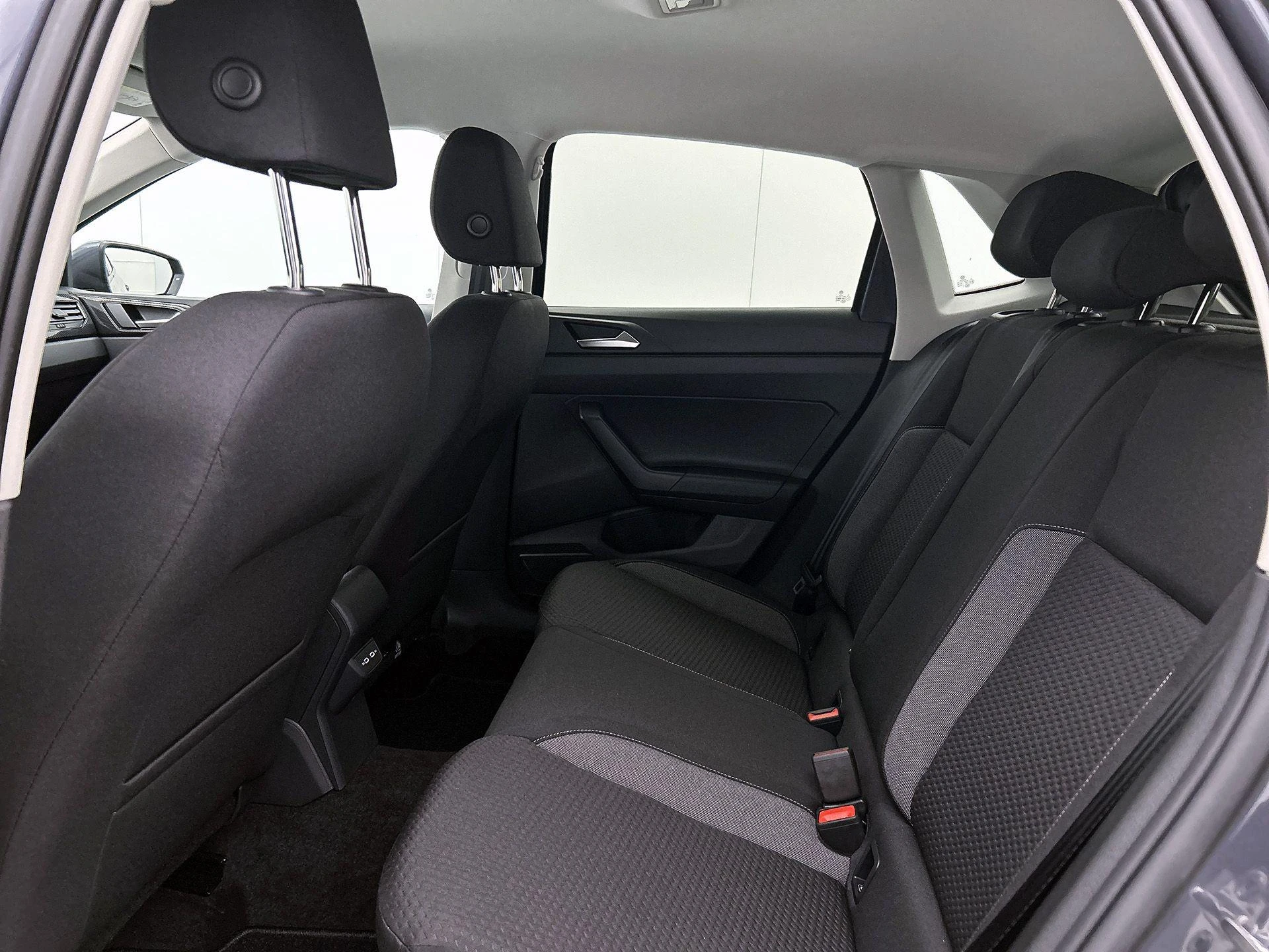 Volkswagen-Polo-image-26