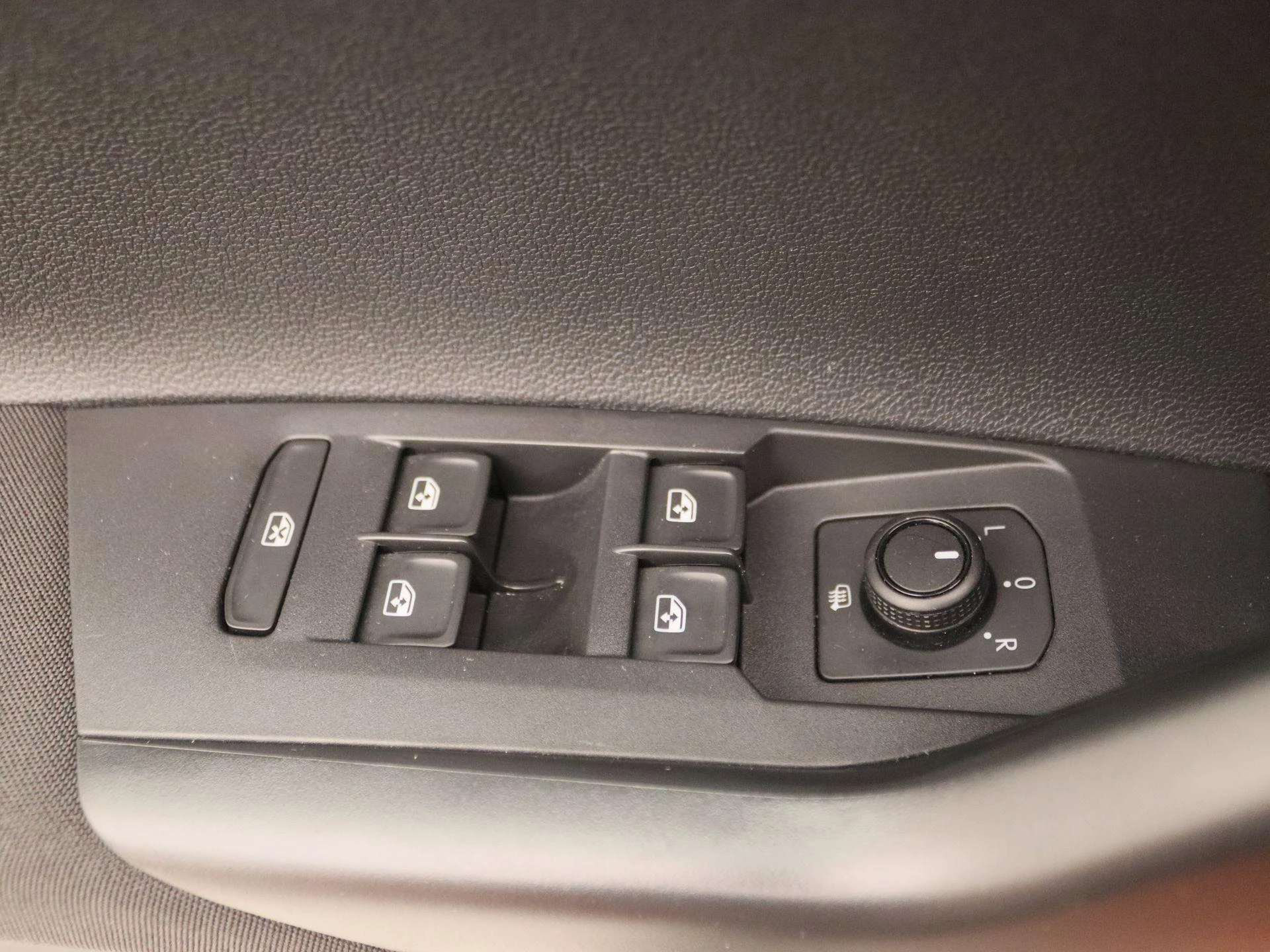 Volkswagen-Polo-image-21