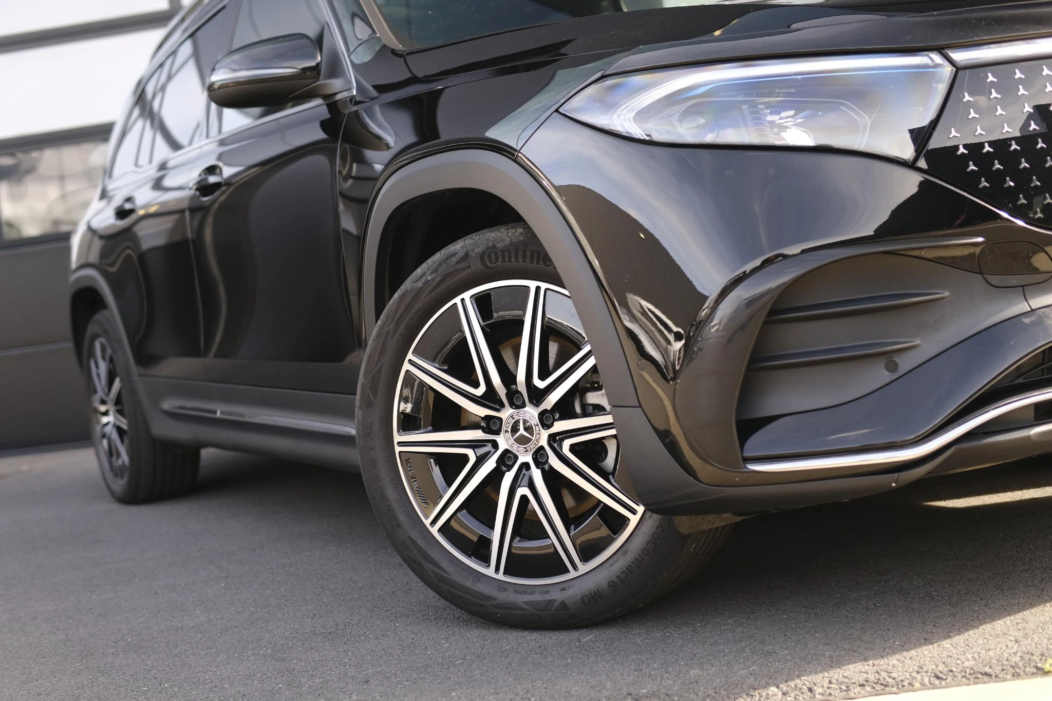 Mercedes-Benz-EQB-image-1