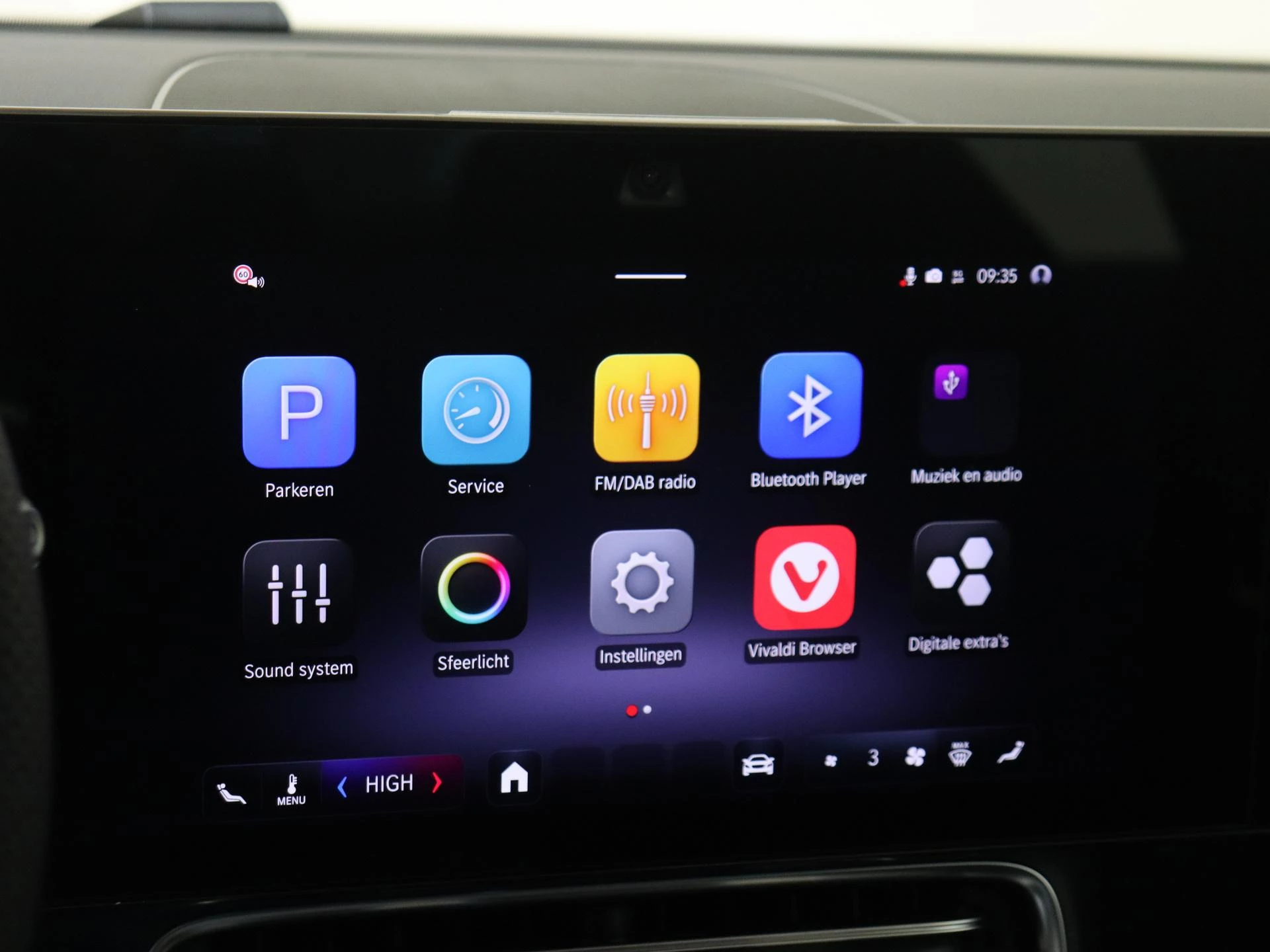 Mercedes-Benz-CLA-image-18