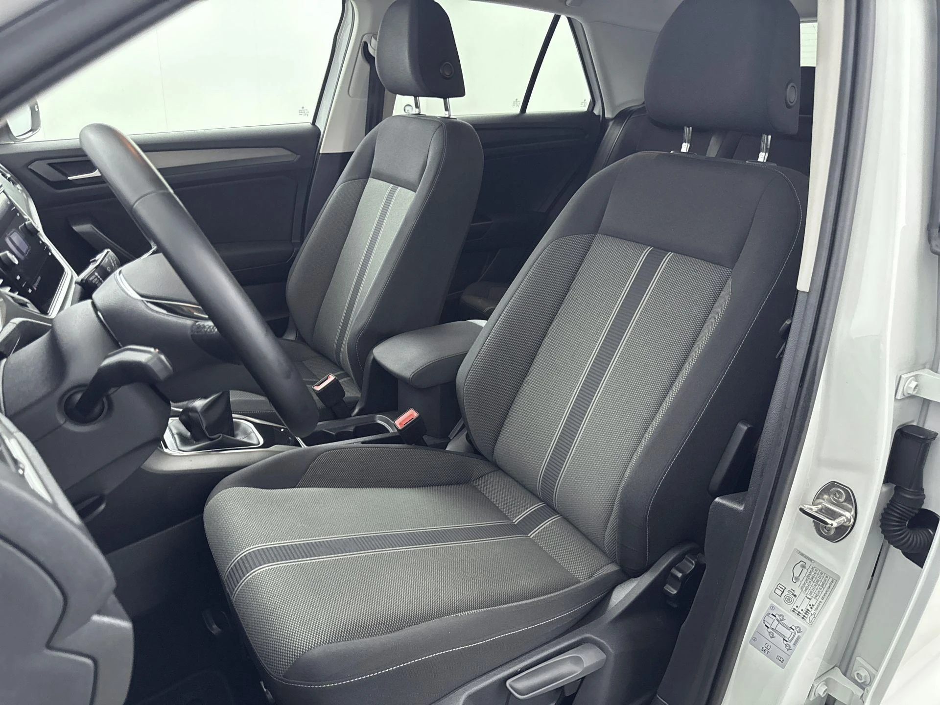 Volkswagen-T-Roc-image-9