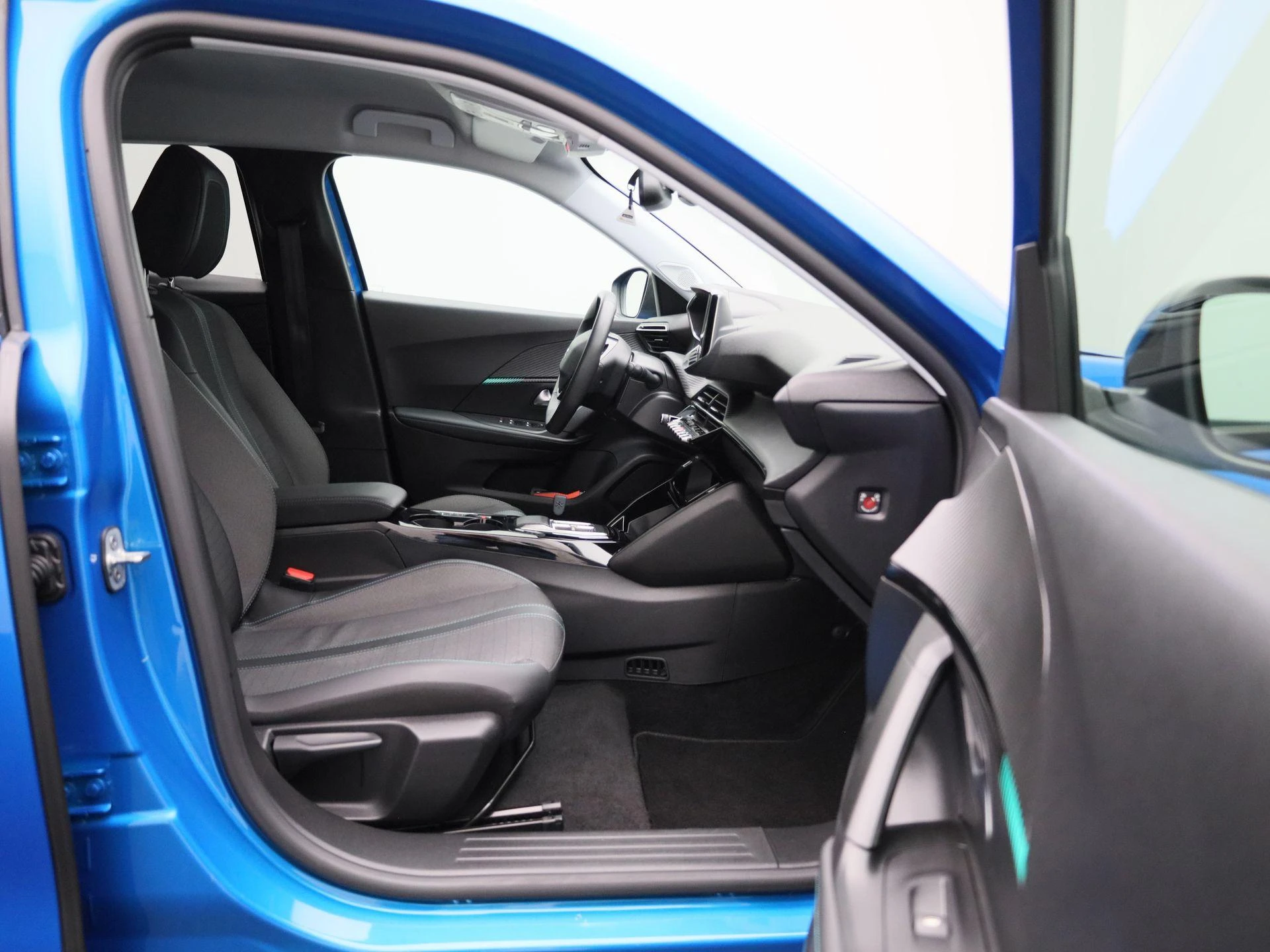 Peugeot-e-2008-image-34