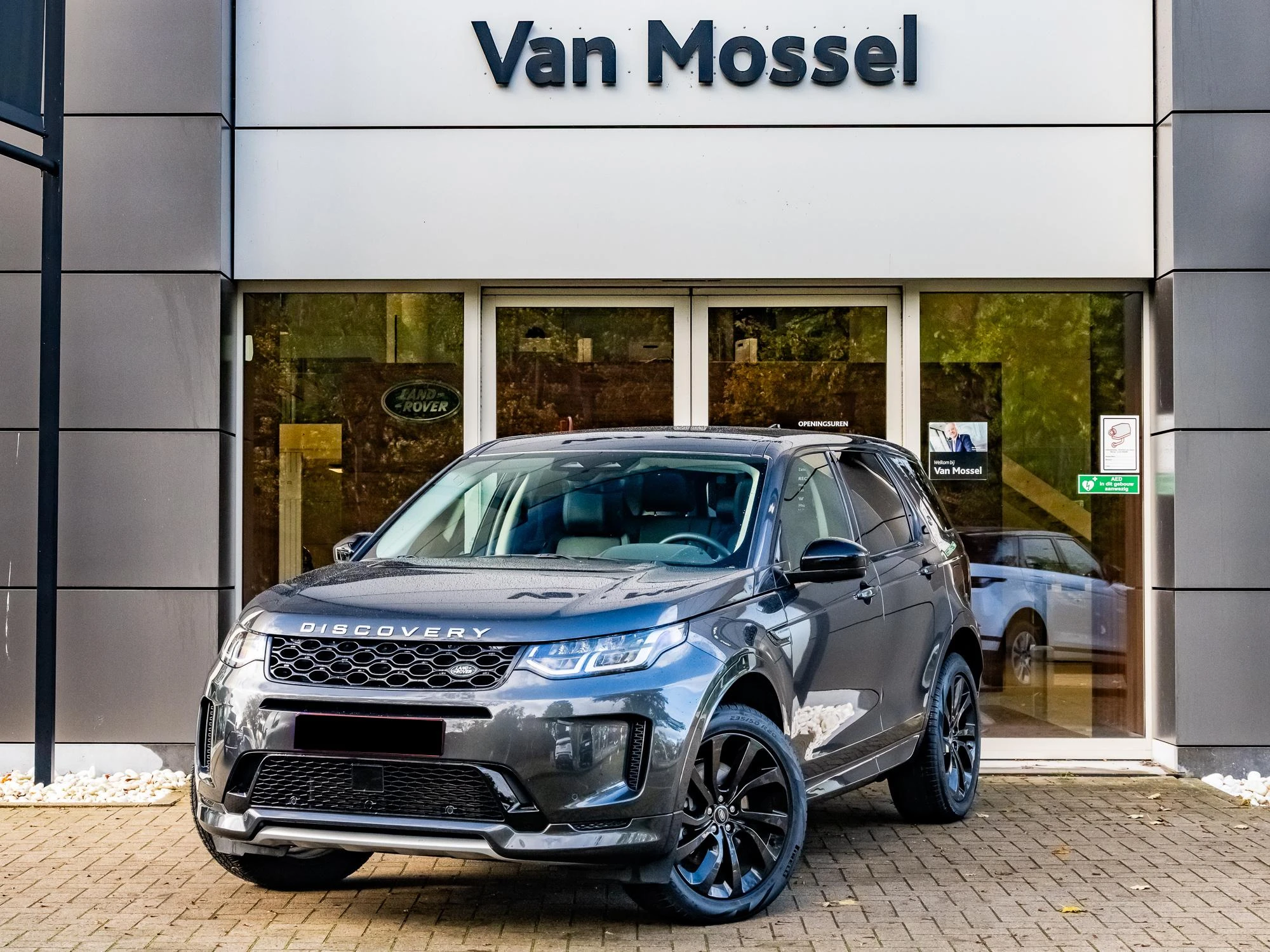 Land Rover-Discovery Sport-image-1