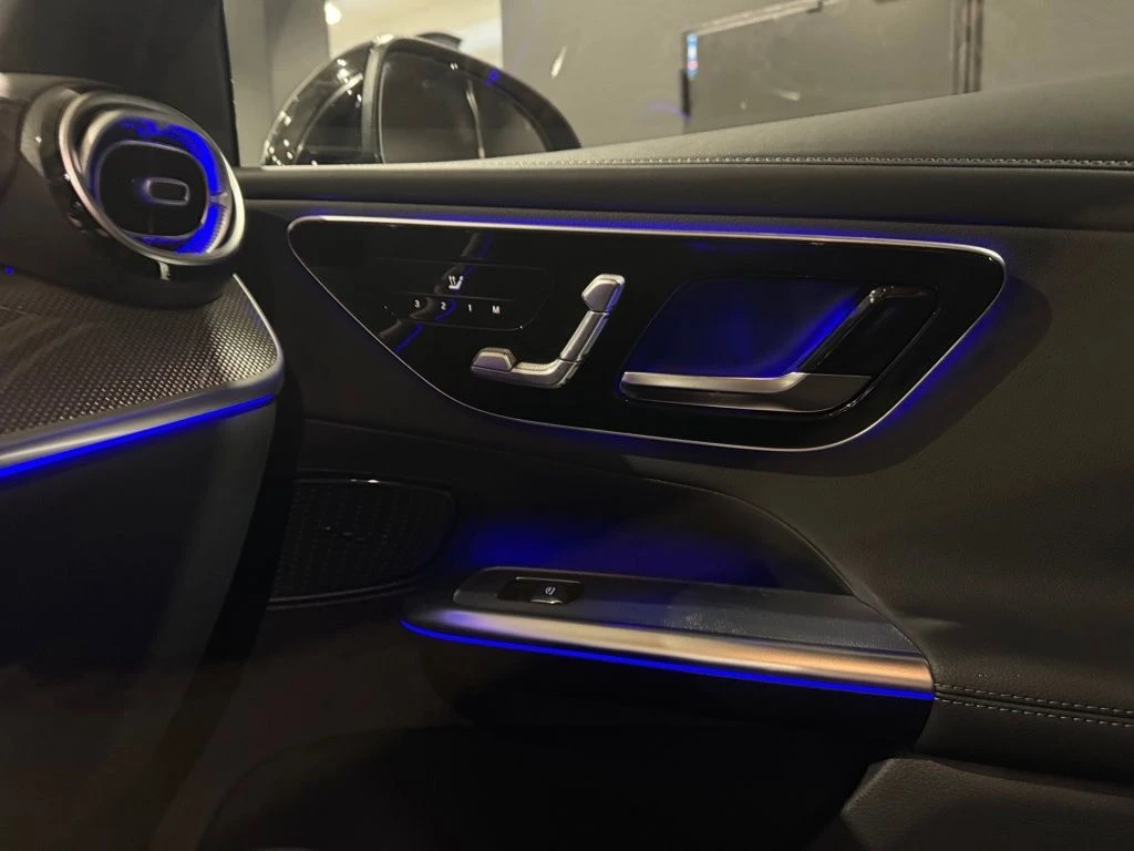 Mercedes-Benz-GLC 300 d-image-8