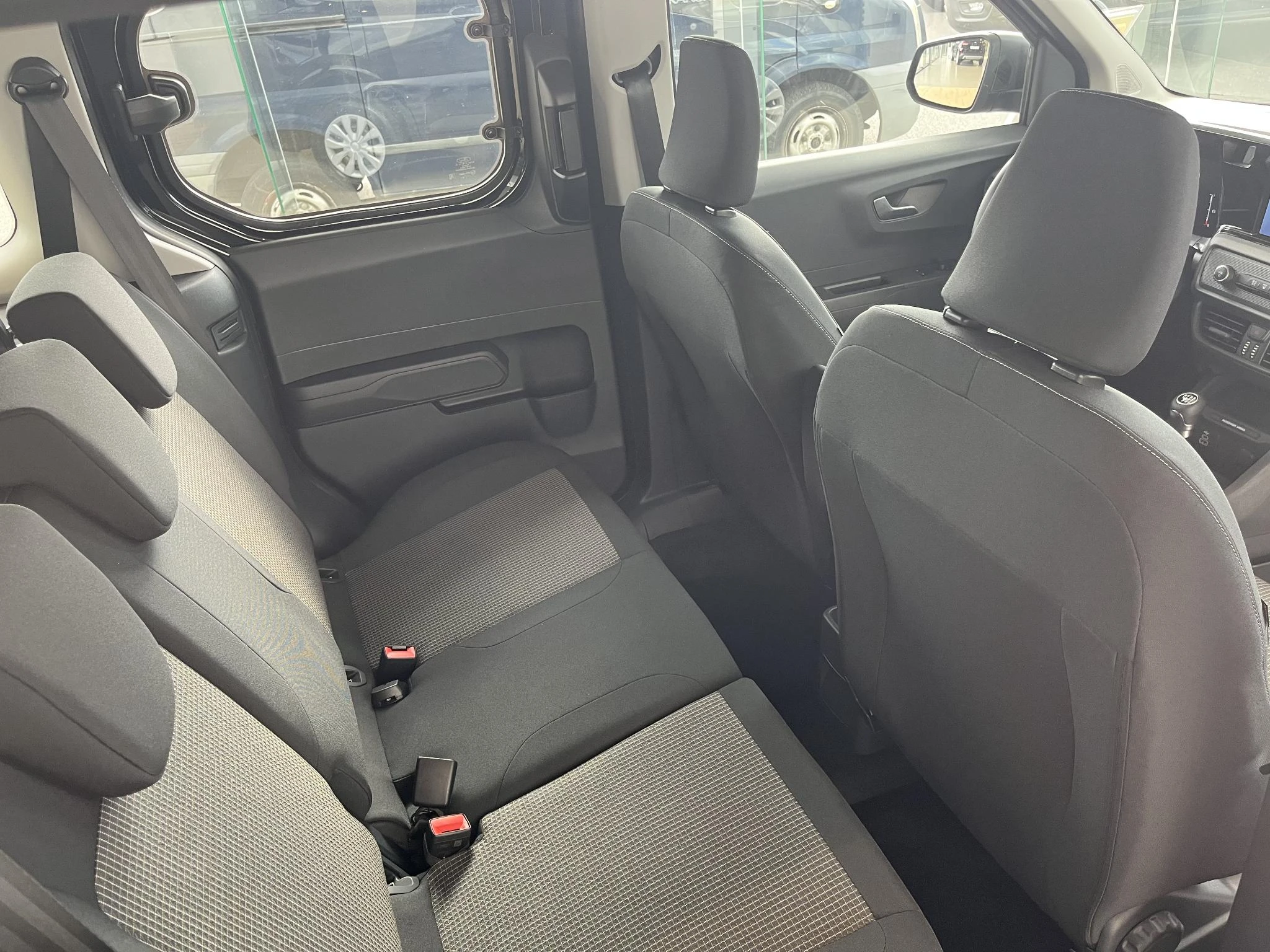 Ford-Tourneo Courier-image-8