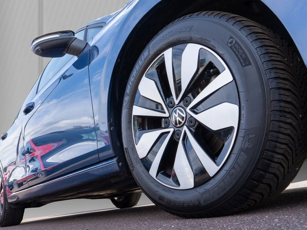 Volkswagen-Golf-image-4