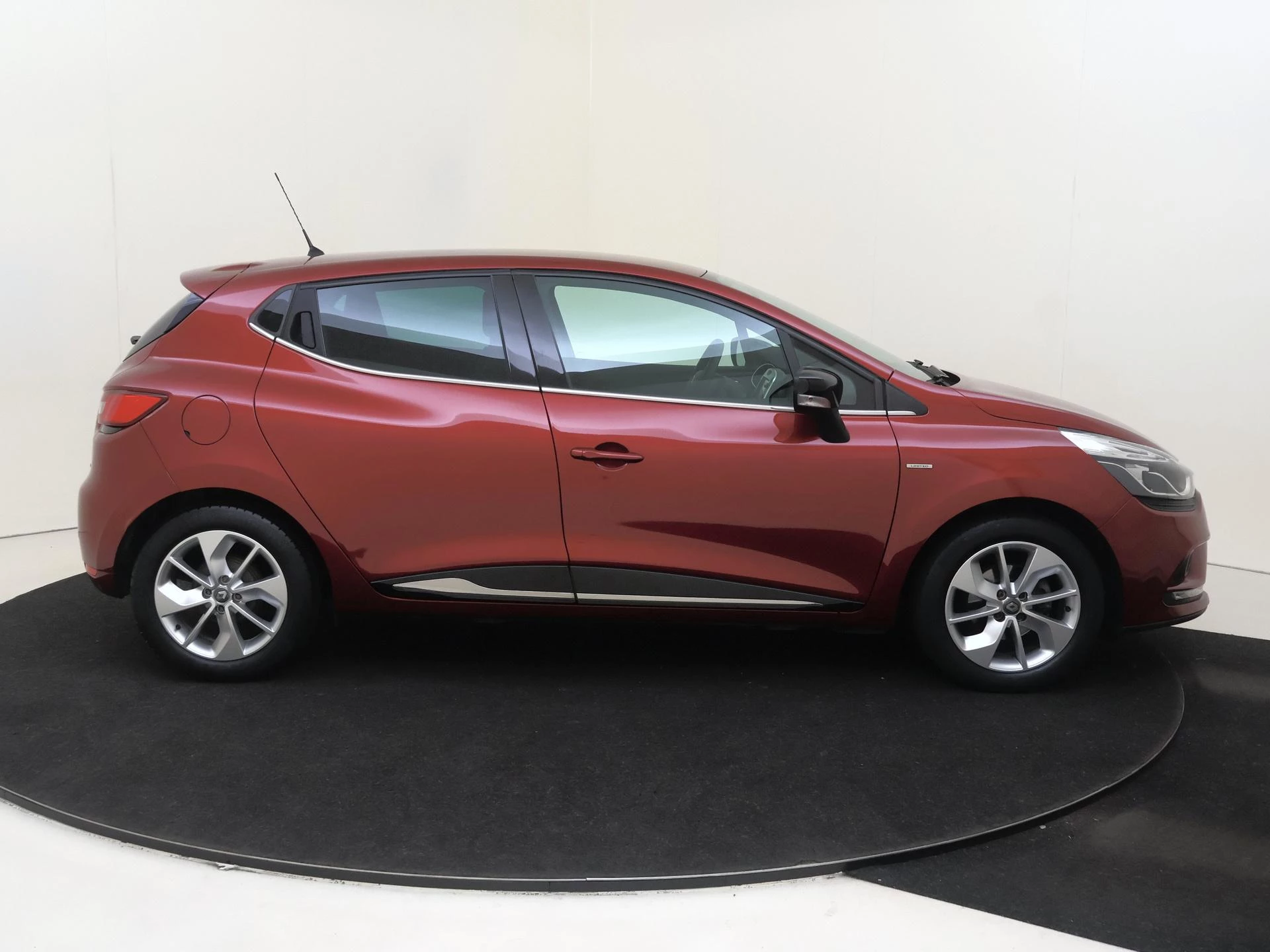 Renault-Clio-image-8