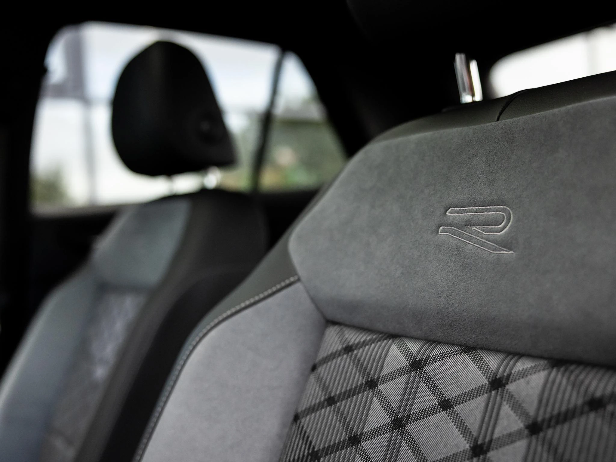 Volkswagen-T-Roc-image-28