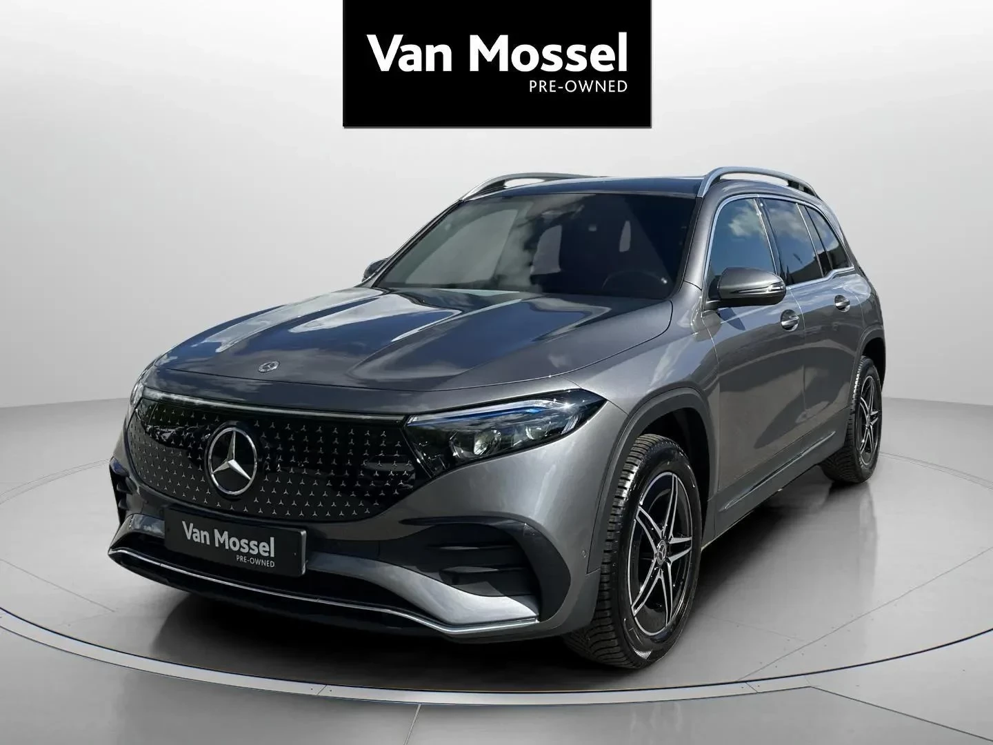 Mercedes-Benz-EQB-image-0