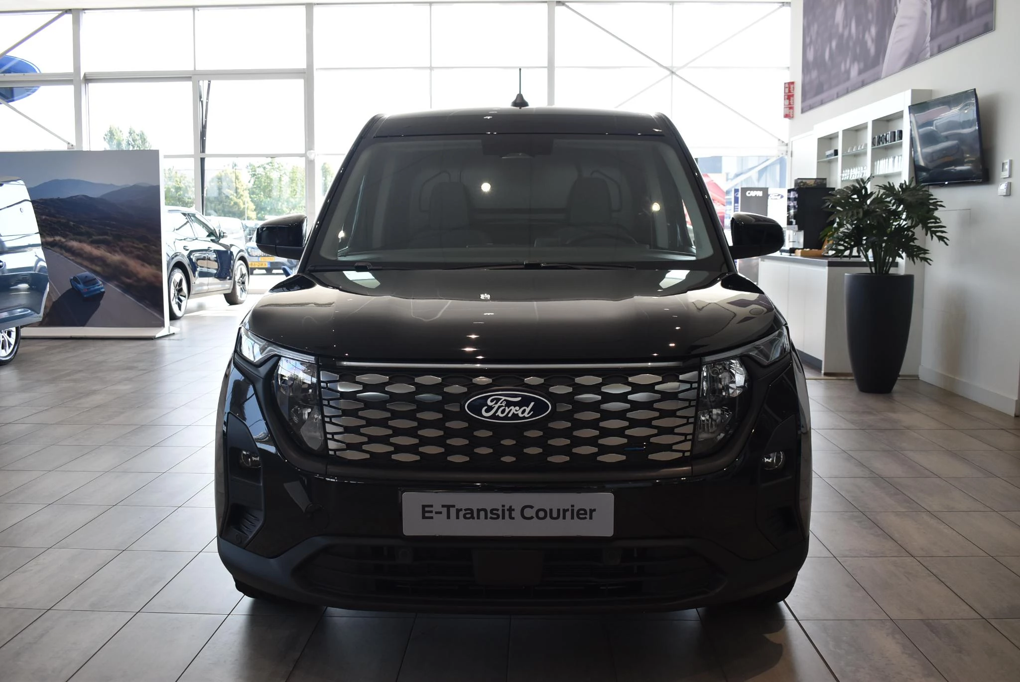 Ford E-Transit Cour. Limited 44 kWh