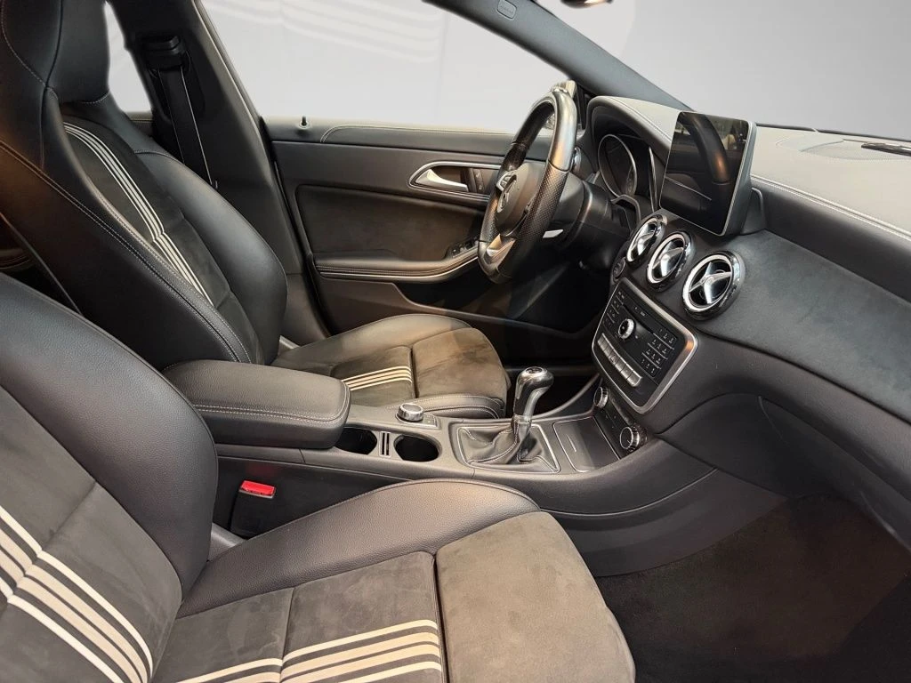 Mercedes-Benz-CLA 180-image-14