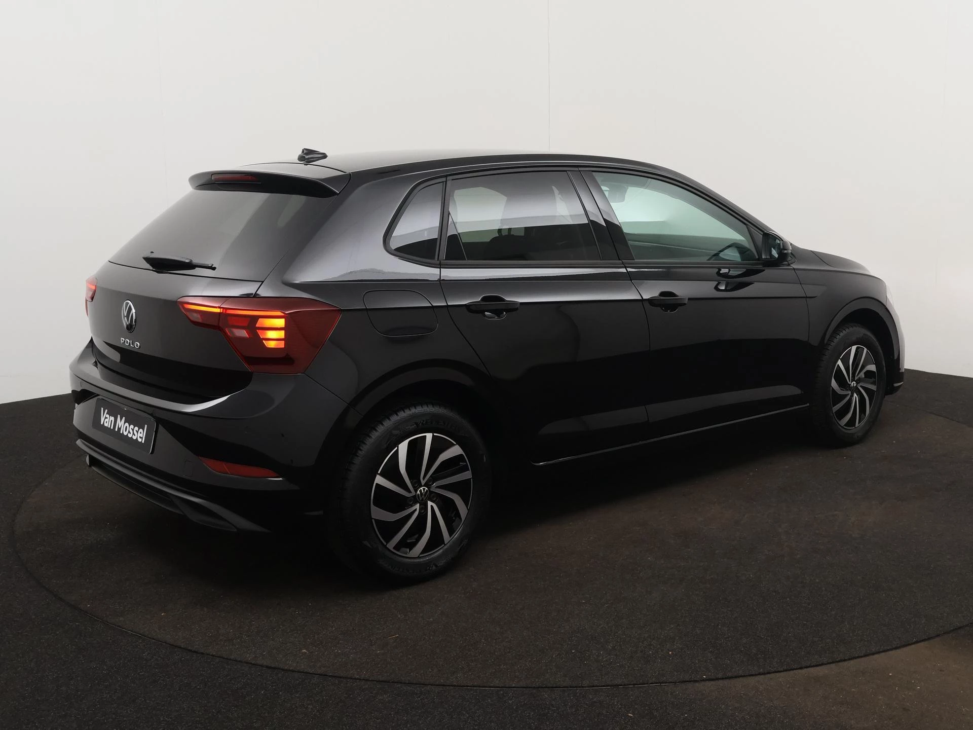 Volkswagen-Polo-image-3