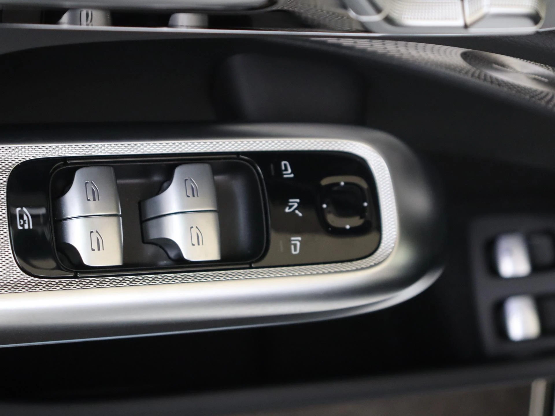 Mercedes-Benz-E-Klasse-image-25