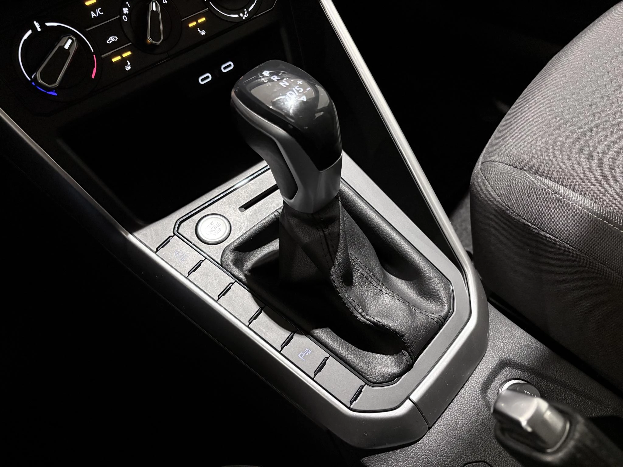 Volkswagen-Polo-image-29